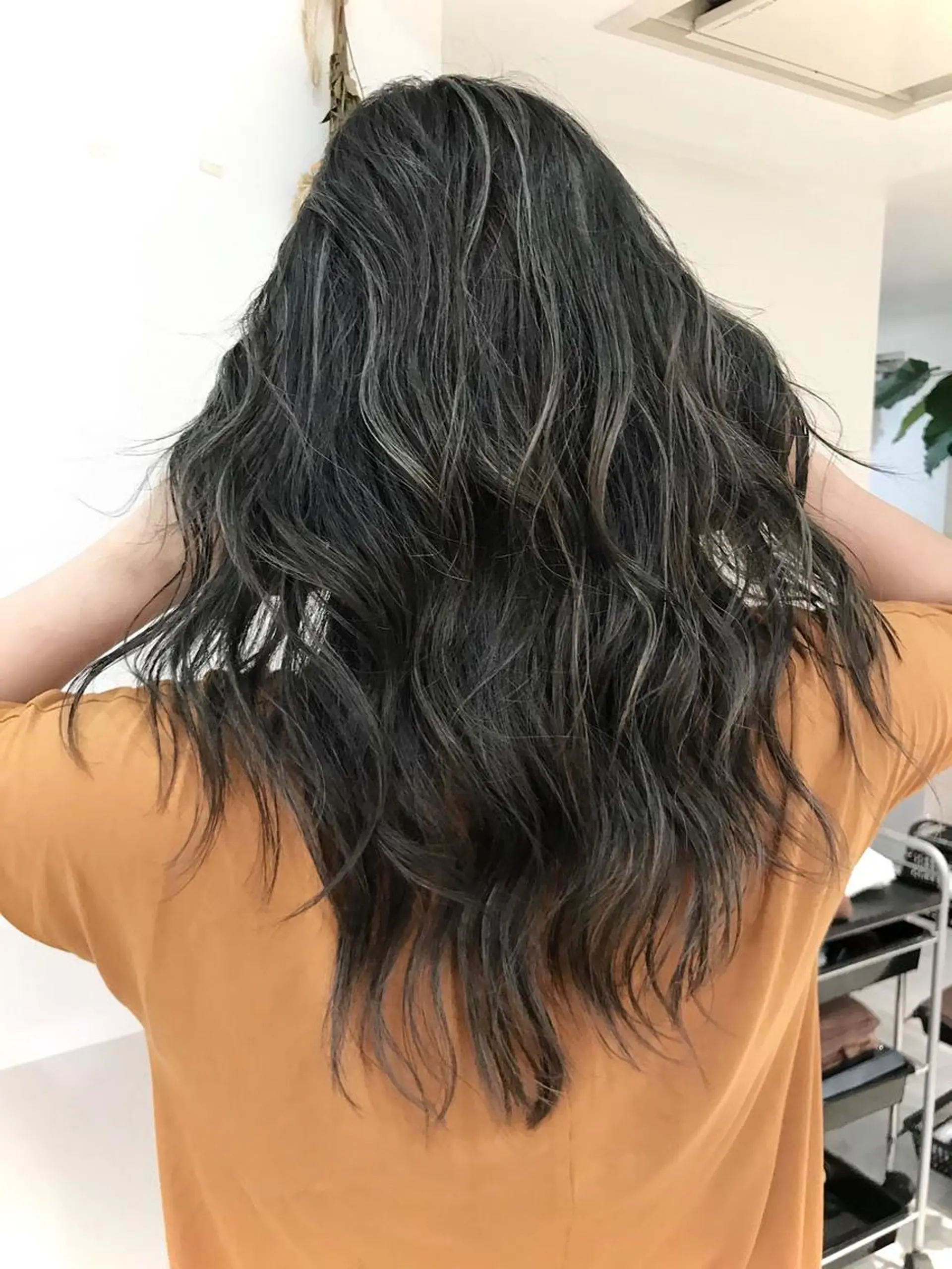 セミロング オカダ ノゾミのヘアスタイル