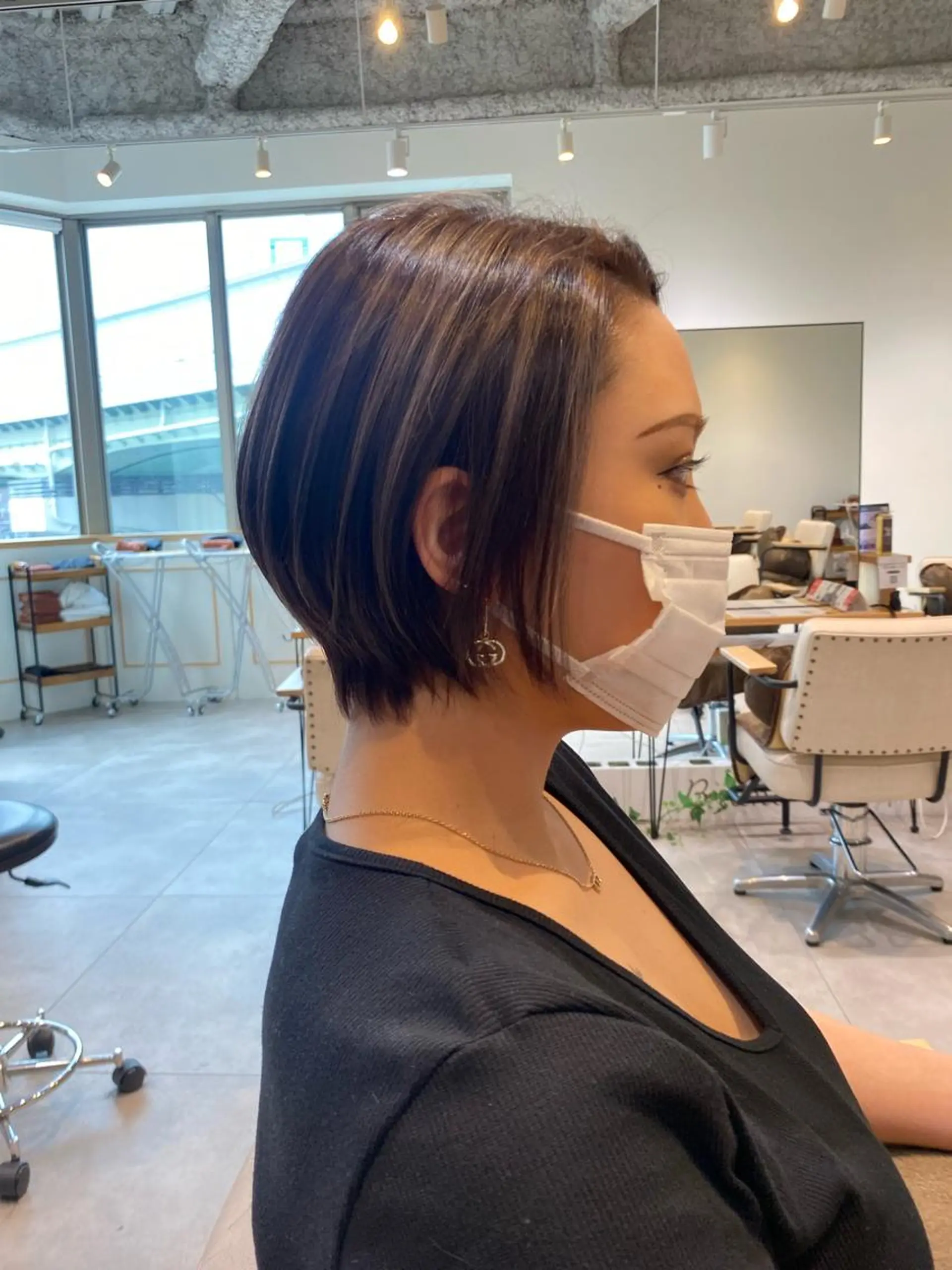 ショート ショートボブ ボブ くびれヘア ハイライト ショートヘア 大阪ウルフカット ハッシュカットのヘアスタイル