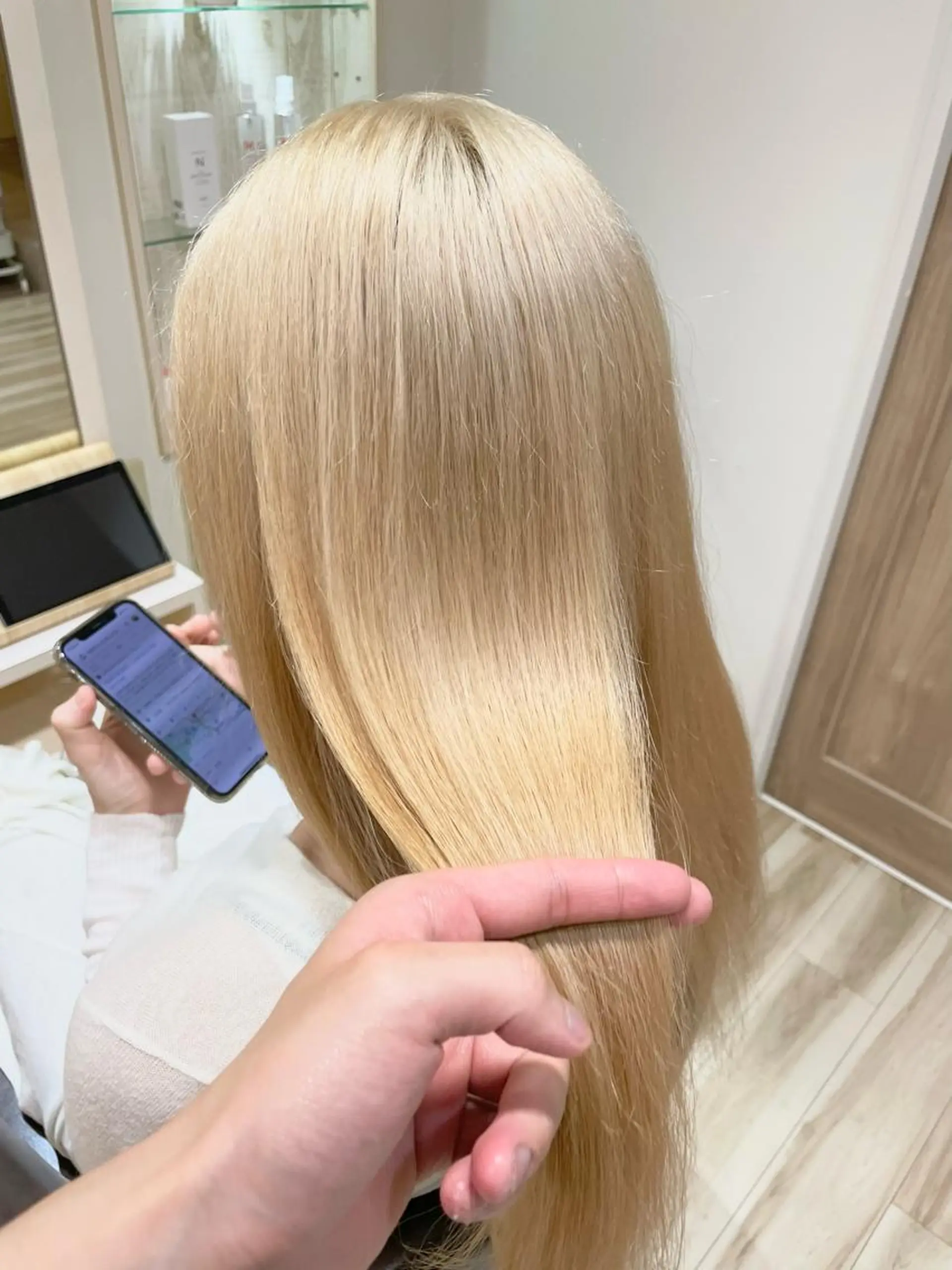 セミロング カラー 🌈派手髪ハイトーン 🌈鈴木亮太🌈のヘアスタイル