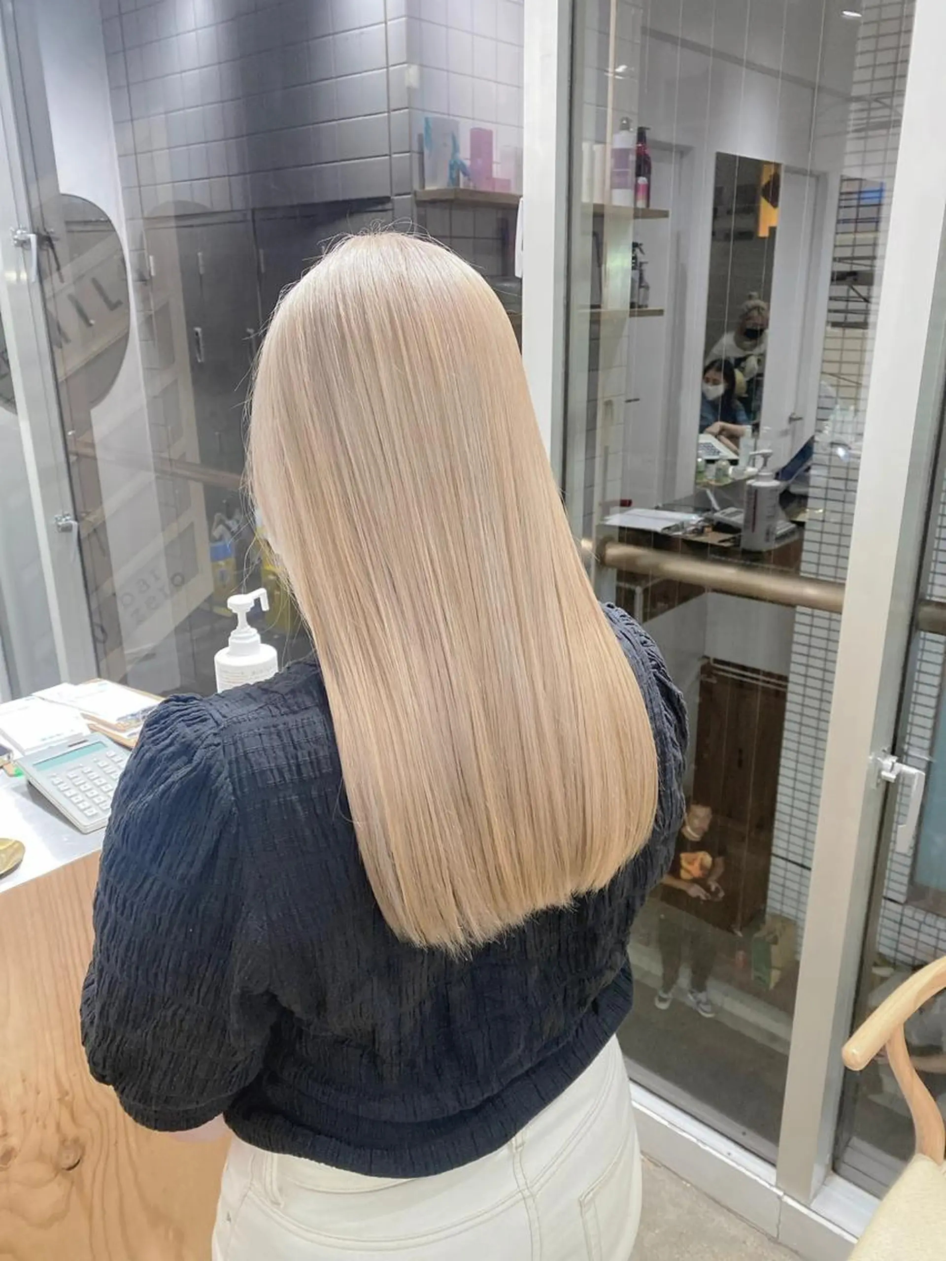 ロング カラー ベージュカラー ブリーチ ホワイトベージュ ヘアカラー トリートメント ブリーチ指名 NO1🌈SAKIのヘアスタイル