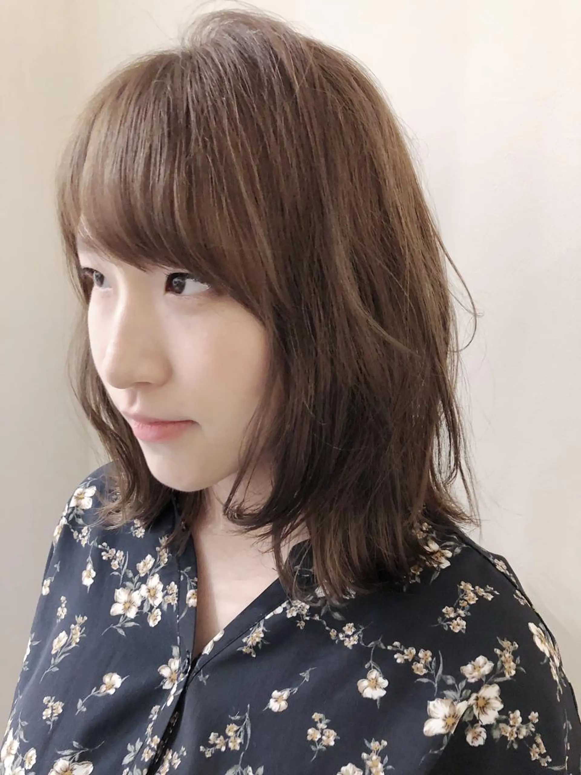 ミディアム カラー 松下 輝璃のヘアスタイル