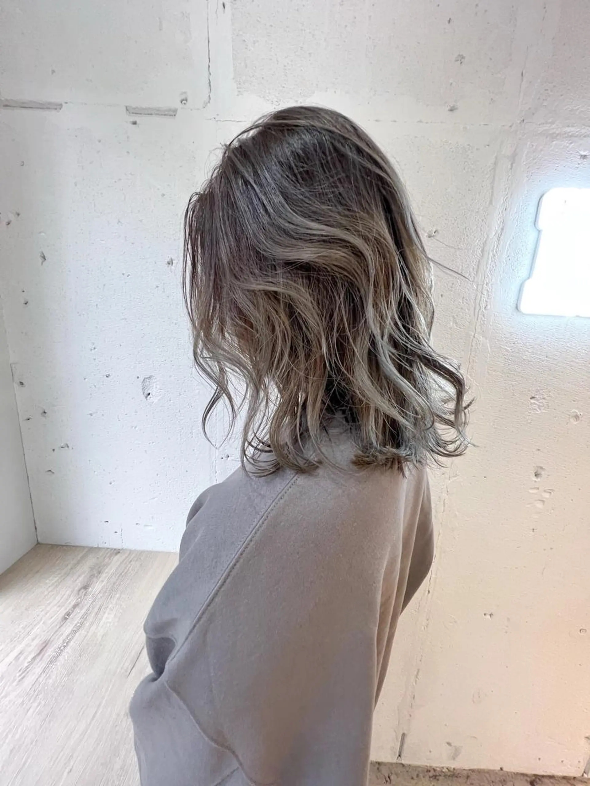 ミディアム カラー ヘアアレンジ カット ヘアカラー WATARU🔥／ 外国人風ハイライトのヘアスタイル