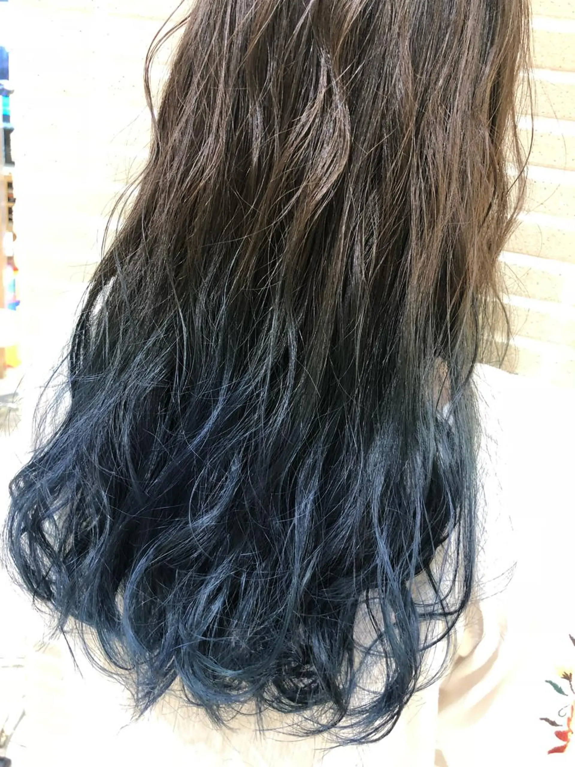 ロング カラー ブリーチ ブルーカラー グラデーションカラー カット ヘアカラー トリートメント 山北 咲子のヘアスタイル