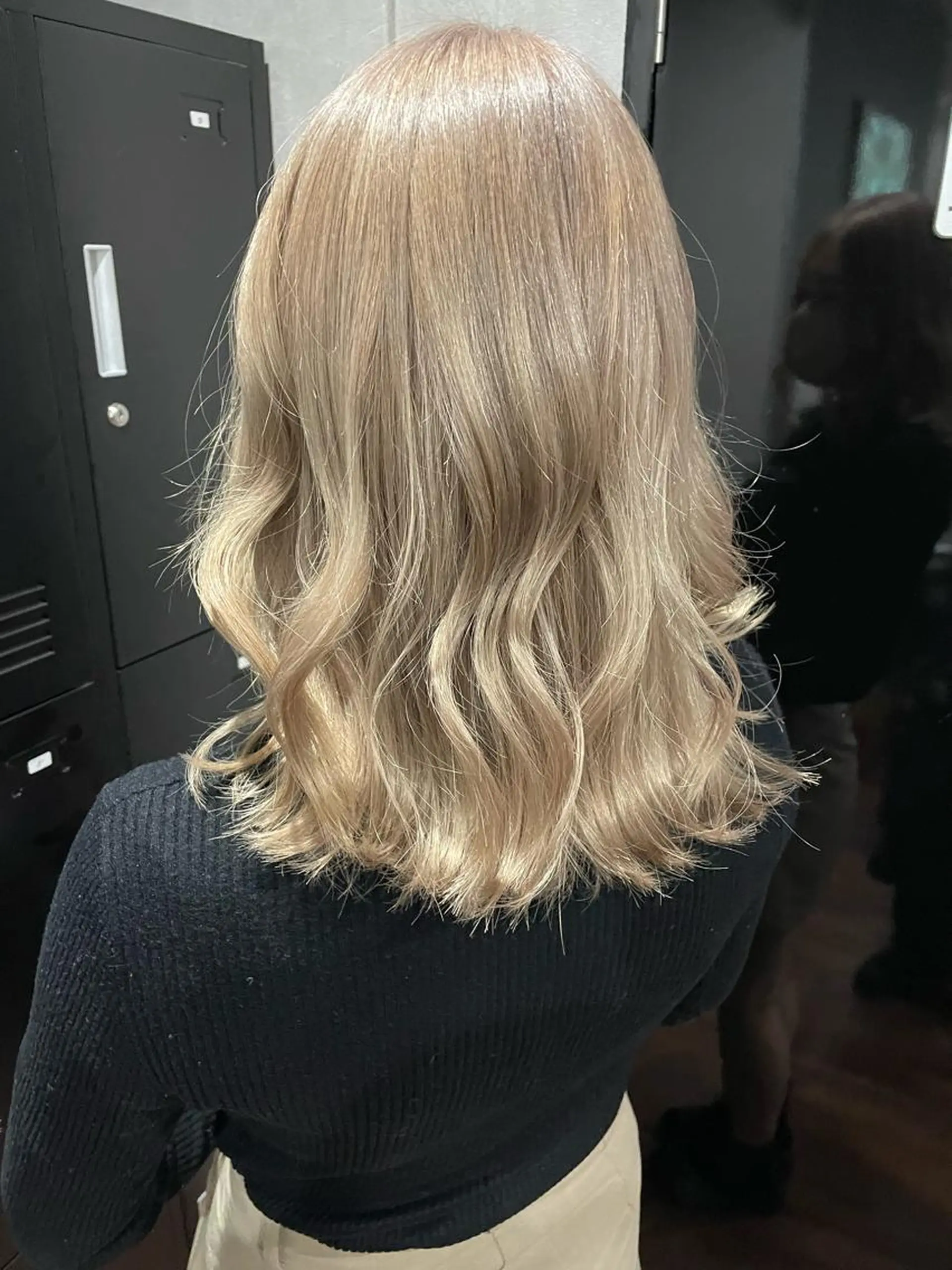 ミディアム カラー カット ヘアカラー トリートメント 井本翔太.髪質改善. ベージュ.グレージュのヘアスタイル