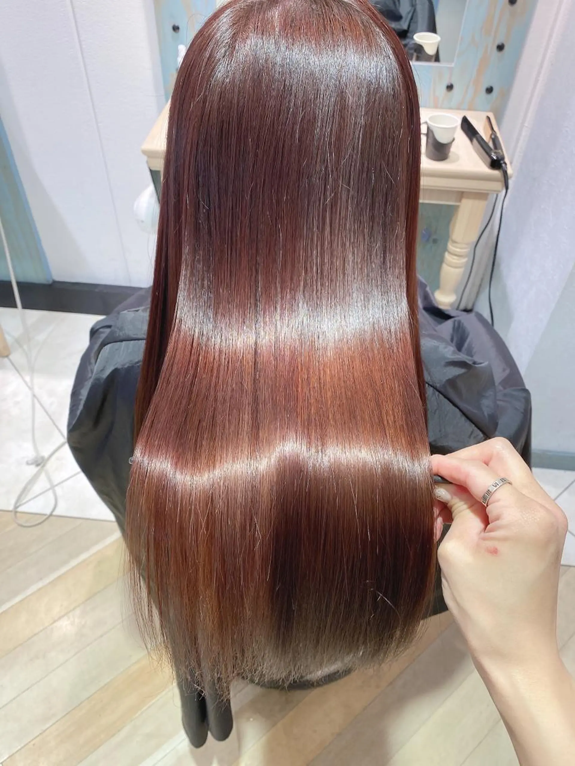 ミディアム ヘアカラー トリートメント 髪質改善　縮毛の達人 矢井由真のヘアスタイル