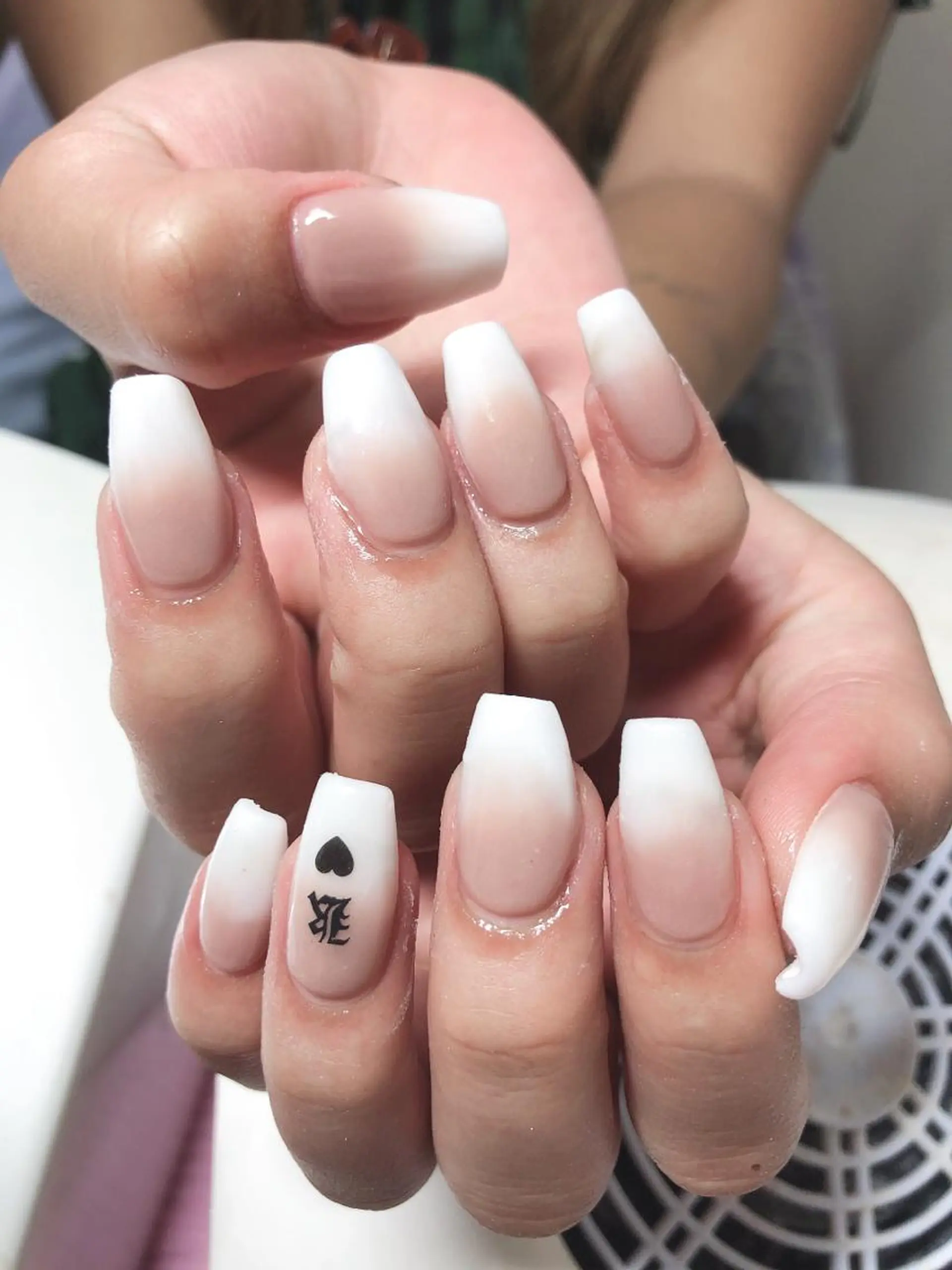 ミディアム ネイル ハンドネイル 《LB》ラブリエ Nail&eyeのマツエク・マツパデザイン
