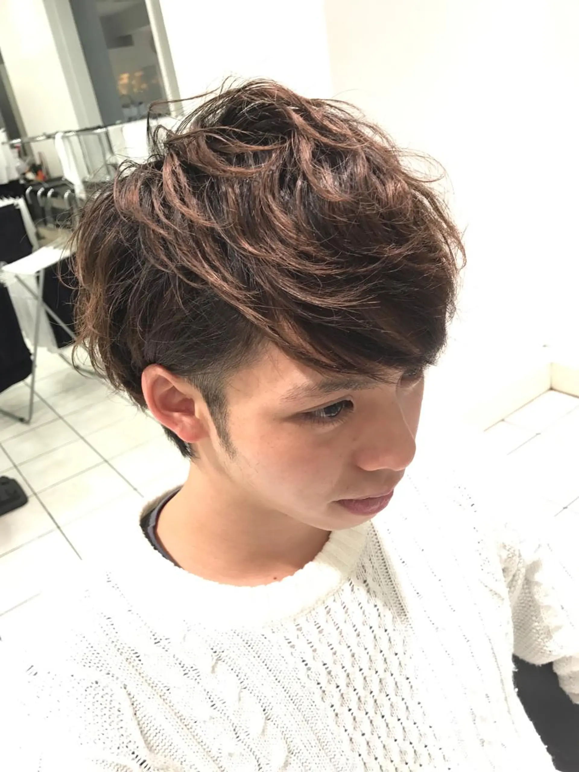 ショート パーマ メンズ メンズパーマ カット ヘアカラー 🟦メンズパーマ🟦 横浜駅｜小上馬淳司のヘアスタイル