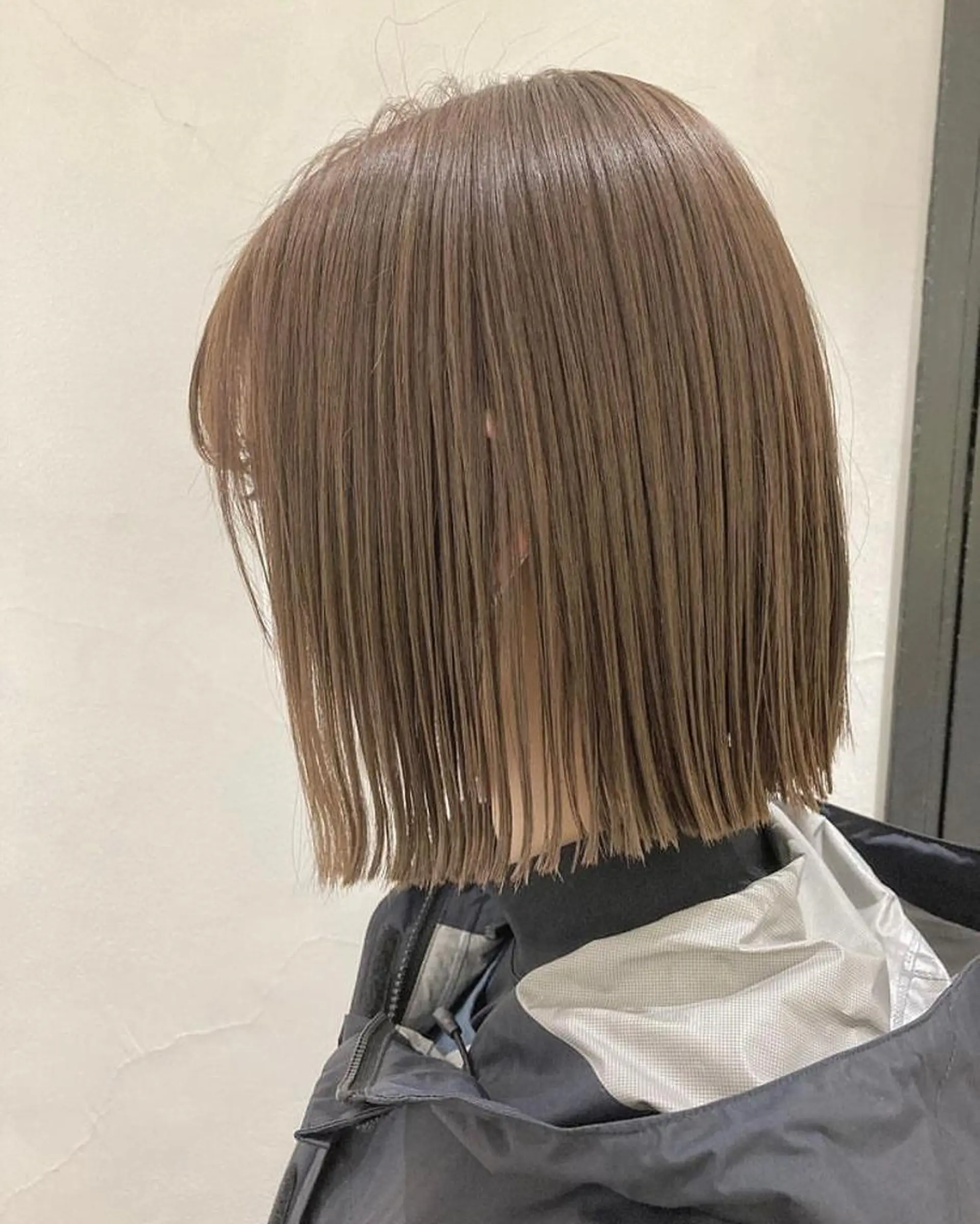 ショート カラー ヘアアレンジ 切りっぱなしボブ 透明感カラー ハイトーンカラー ボブ ショートヘア エグチ アキラのヘアスタイル