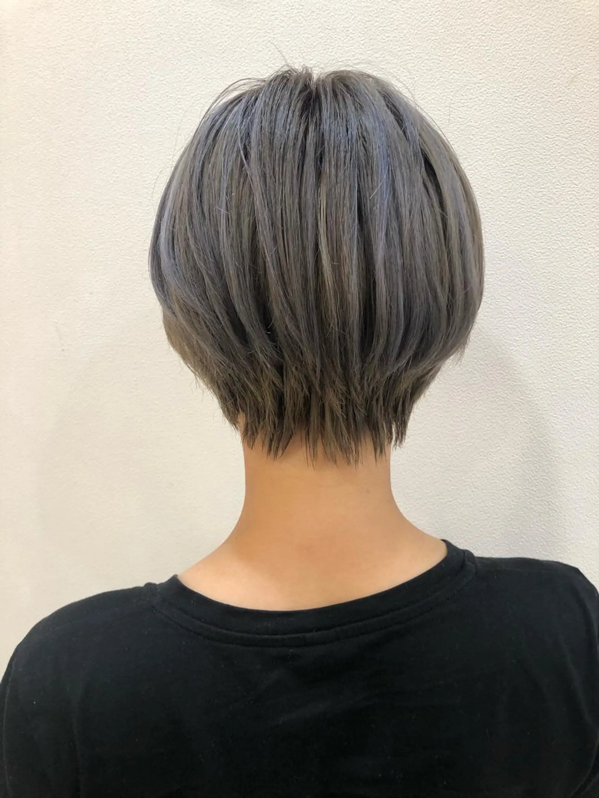 カラー 内田温子大人女性 ハイライト、ボブのヘアスタイル