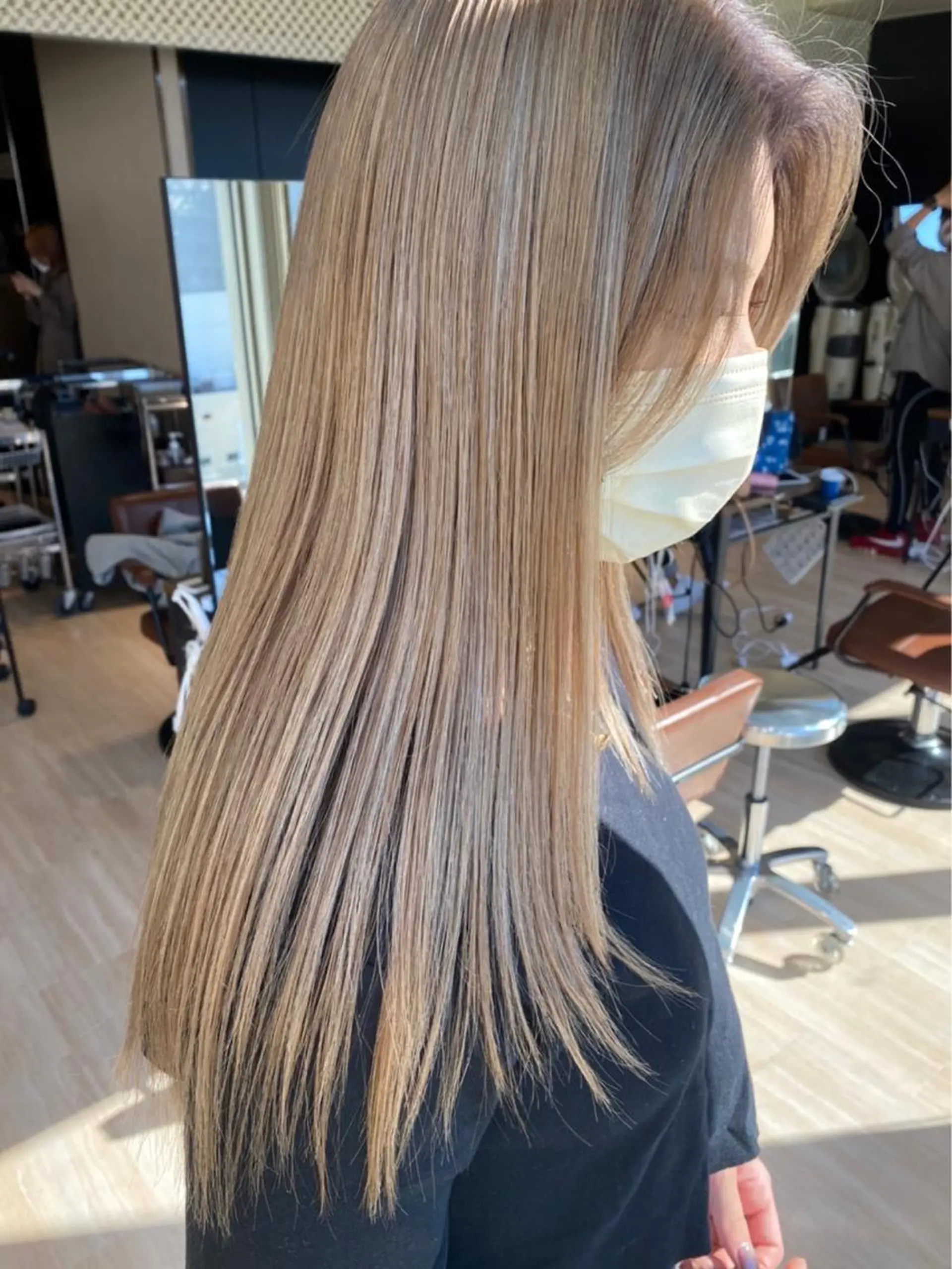 ロング カラー ベージュカラー ブリーチ 透明感カラー グレージュ ロング ヘアカラー トリートメント ヘアセット レイヤー専門家 ダブルカラー修のヘアスタイル