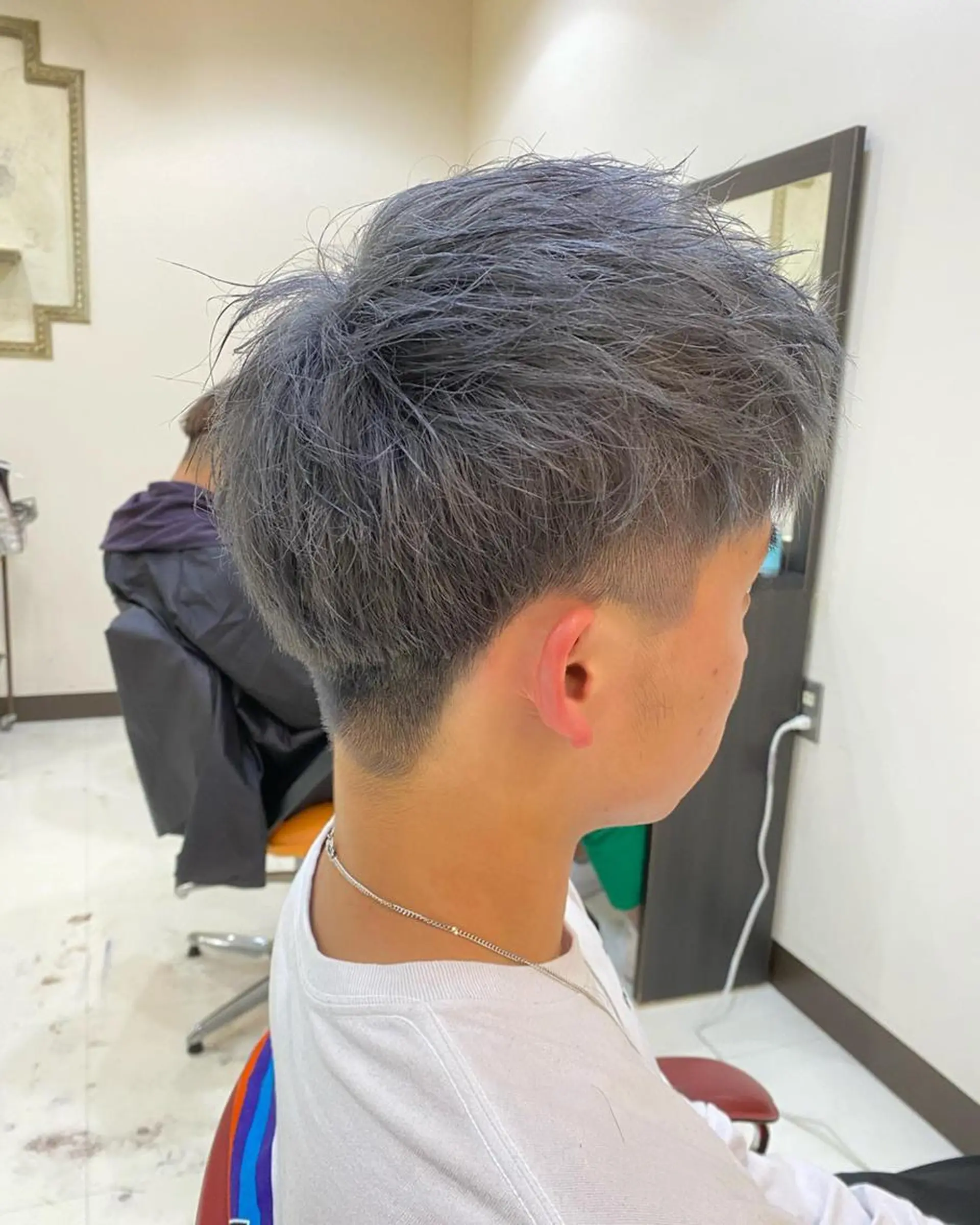 ミディアム カラー ブリーチ ダブルカラー シルバー 学生 🩷Eny terrace🩷のヘアスタイル