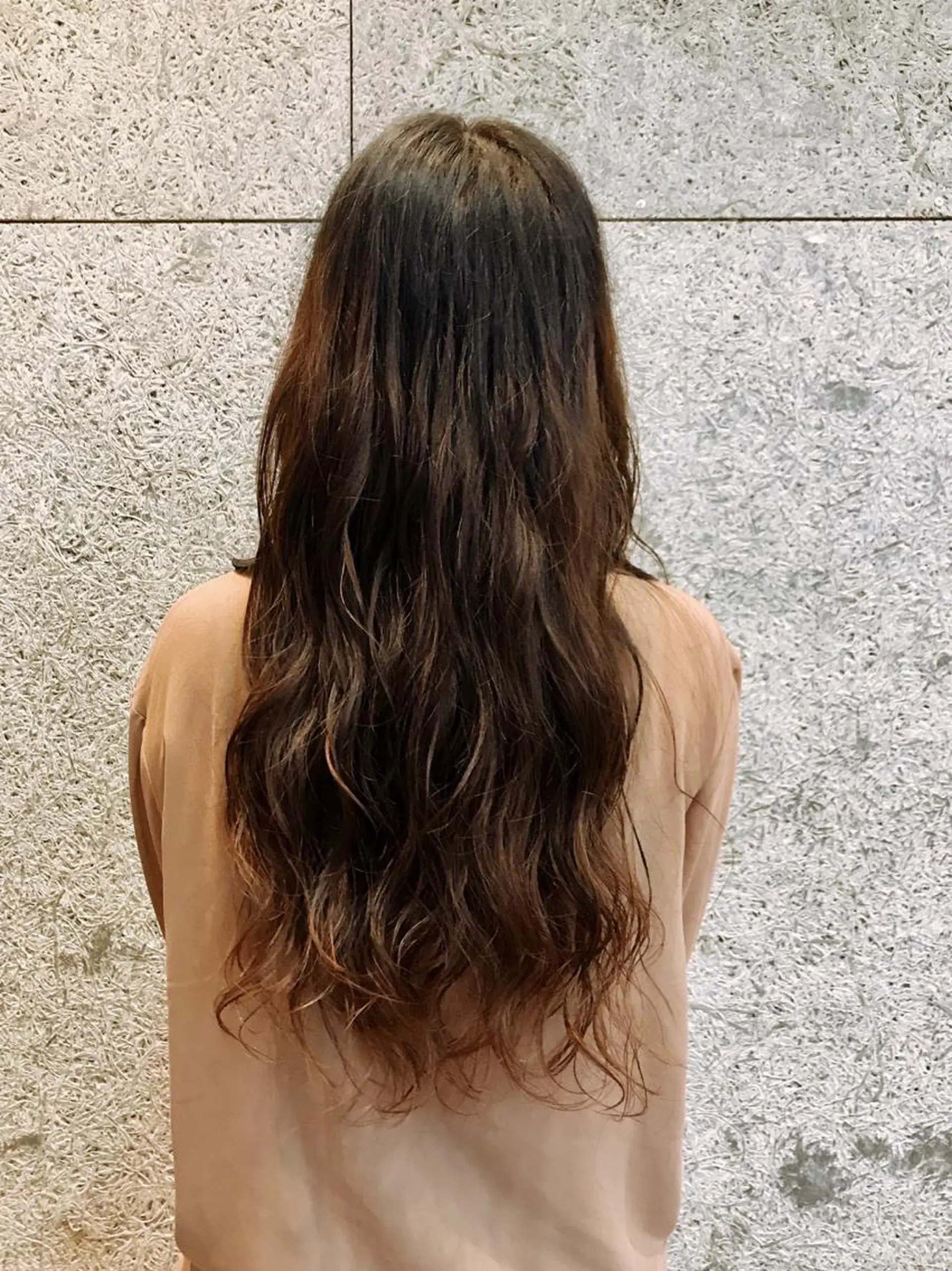 ロング パーマ ロング うるツヤハイトーン✨ /西川郁巳のヘアスタイル