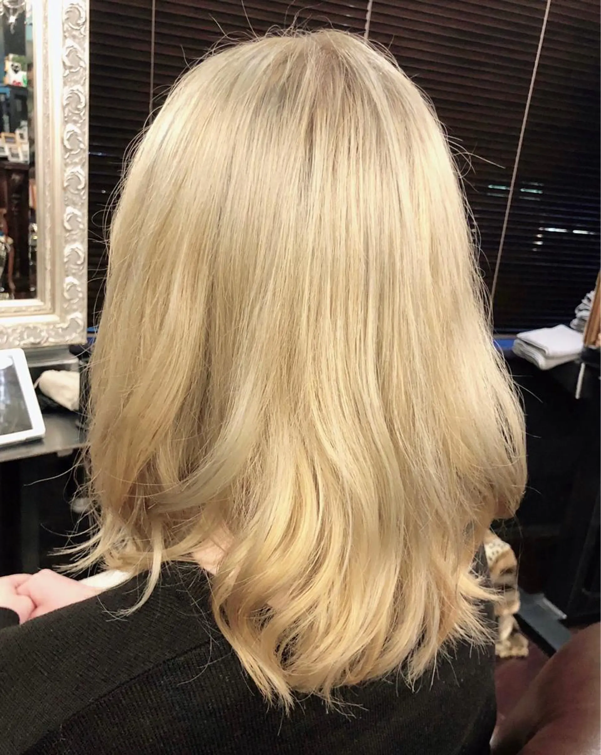 ミディアム 藤井菜々 （エルベスアクト）のヘアスタイル