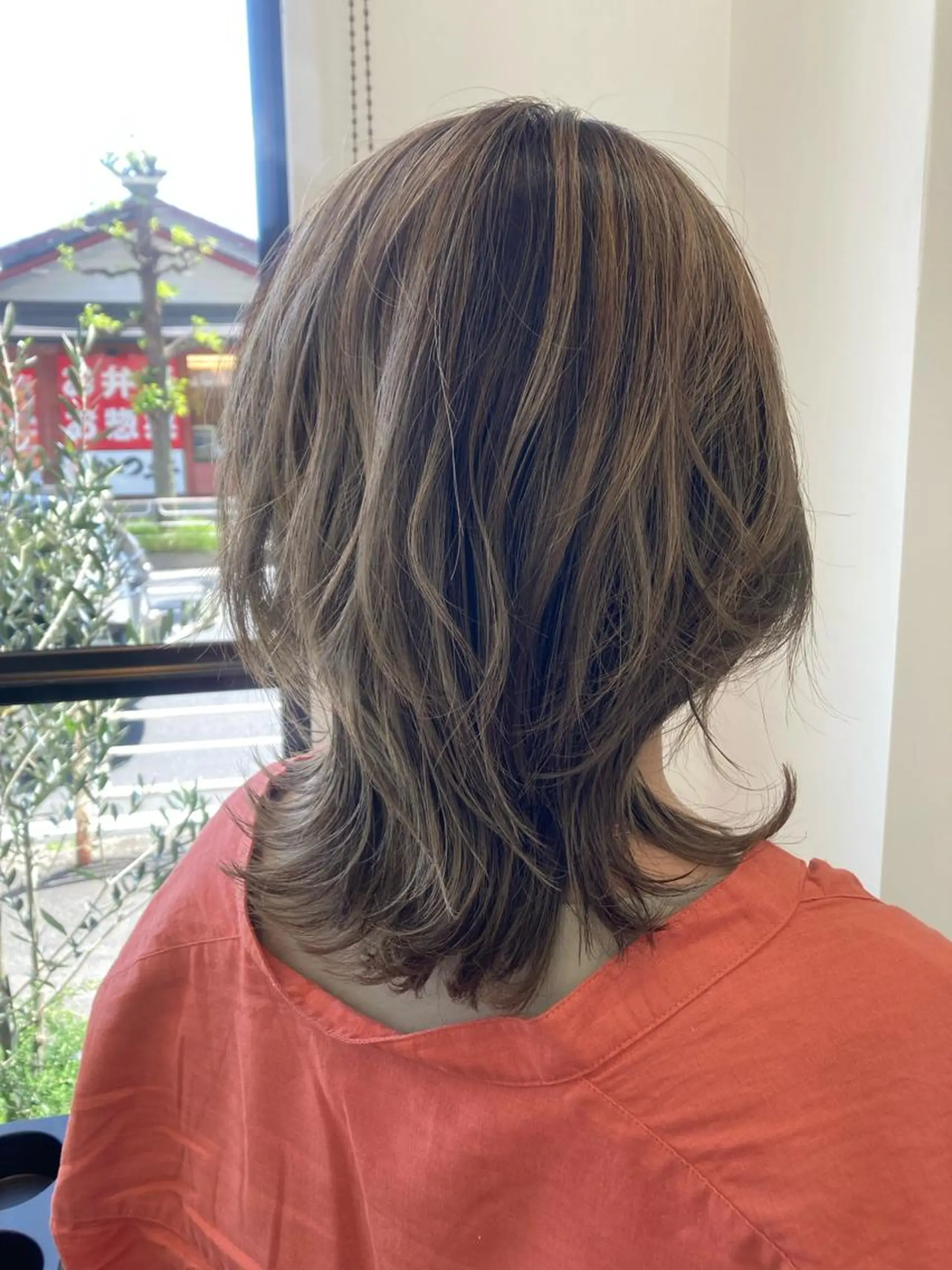 ミディアム カラー バレイヤージュ ハイライトカラー ハイライト レイヤーカット ヘアカラー 【ショートボブ🤎】 YU-KAのヘアスタイル