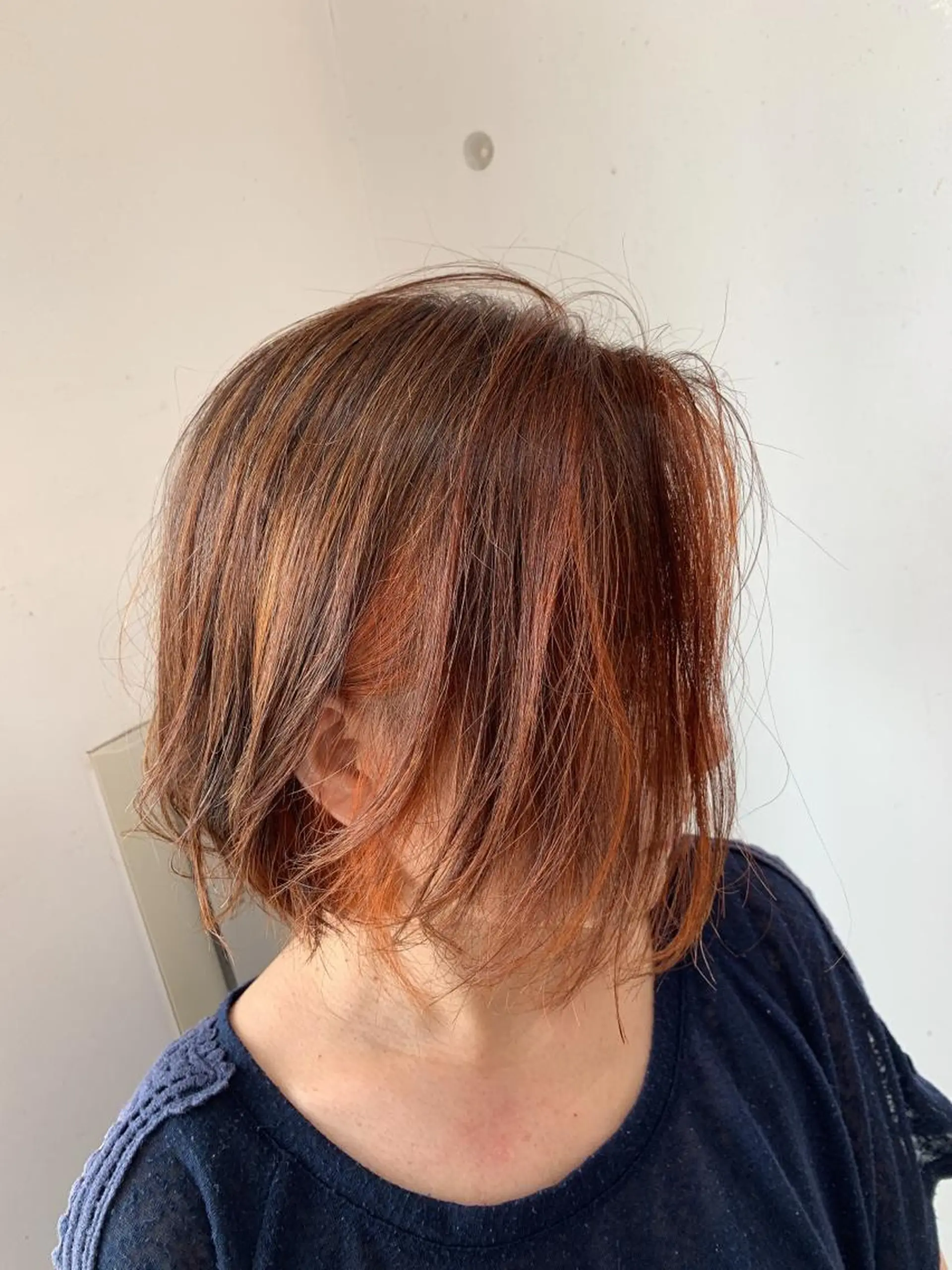 ミディアム カラー パーマ ブリーチ 白髪ぼかしハイライト 柳川拓哉のヘアスタイル