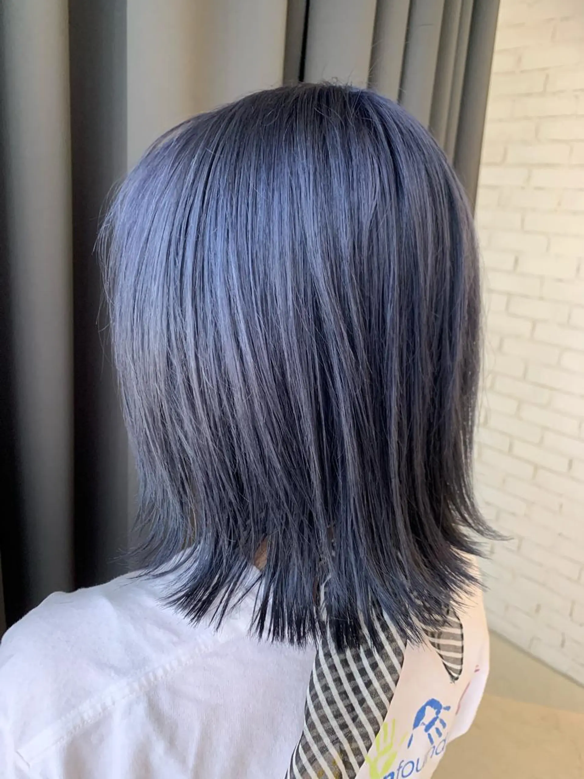 ミディアム カラー ブリーチ ブルーカラー LUXBE LUCEのヘアスタイル