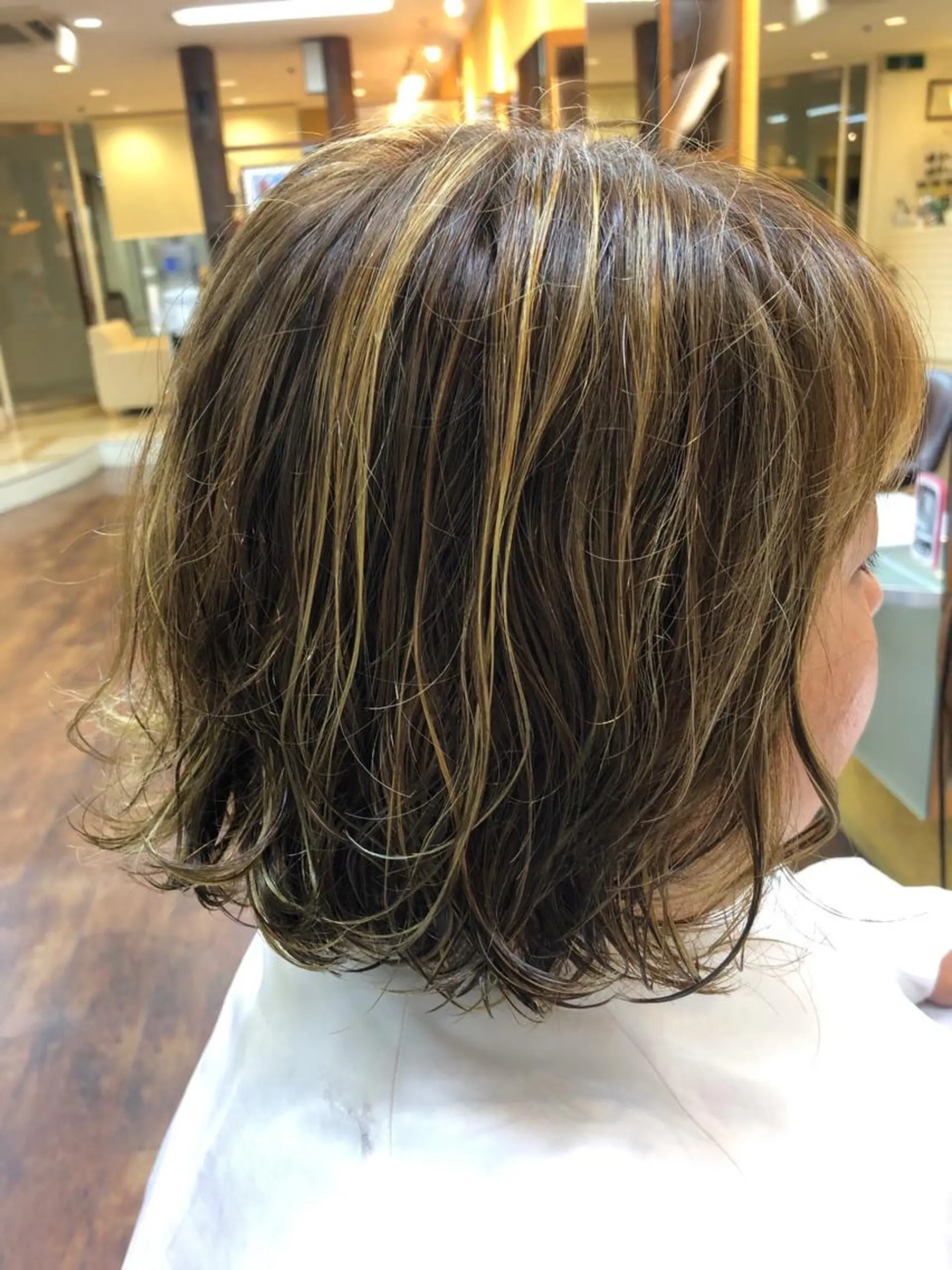 ショート カラー パーマ 田辺 黎花のヘアスタイル