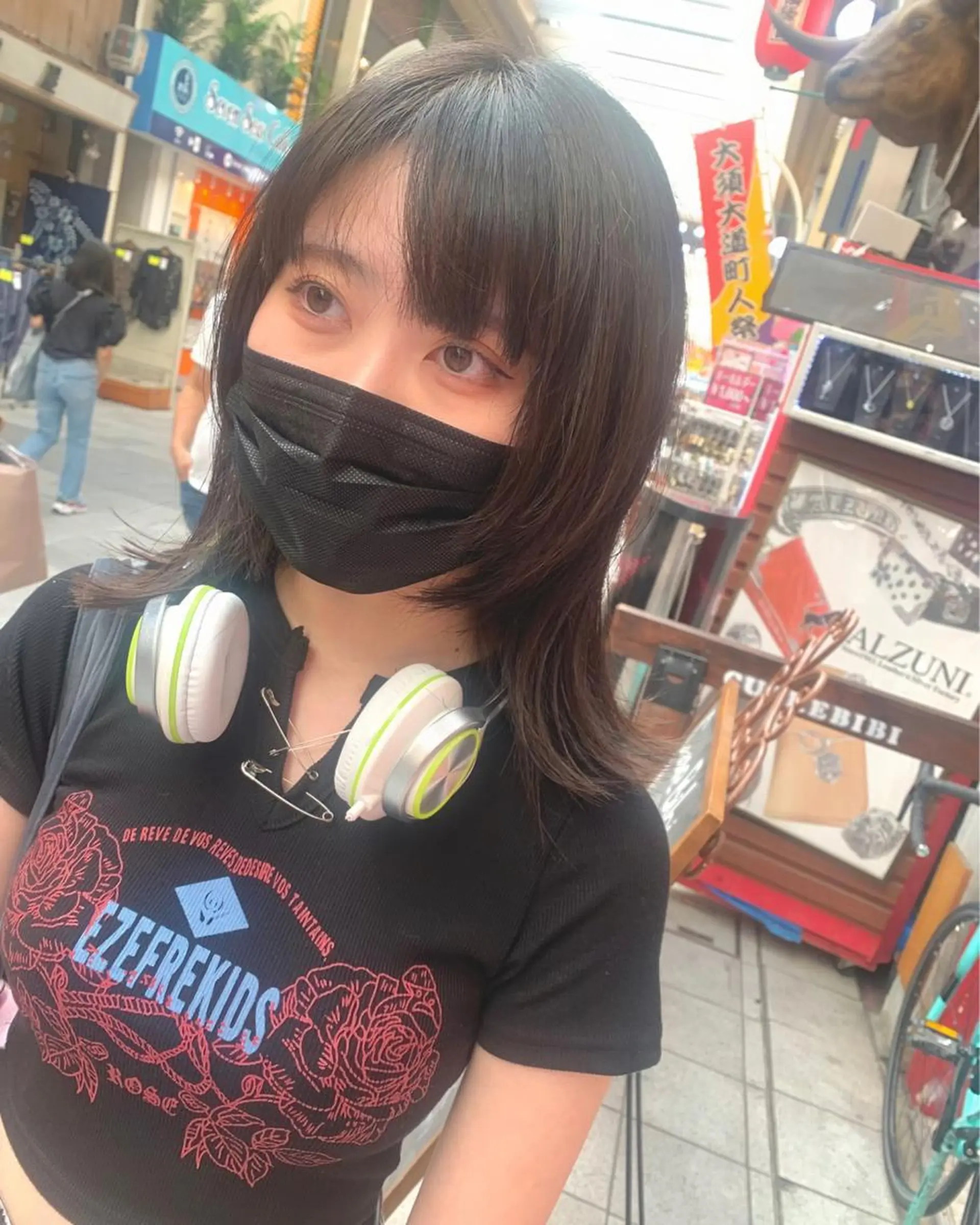 ミディアム ウルフカット 今村公介 ブリーチ特化、派手髪のヘアスタイル