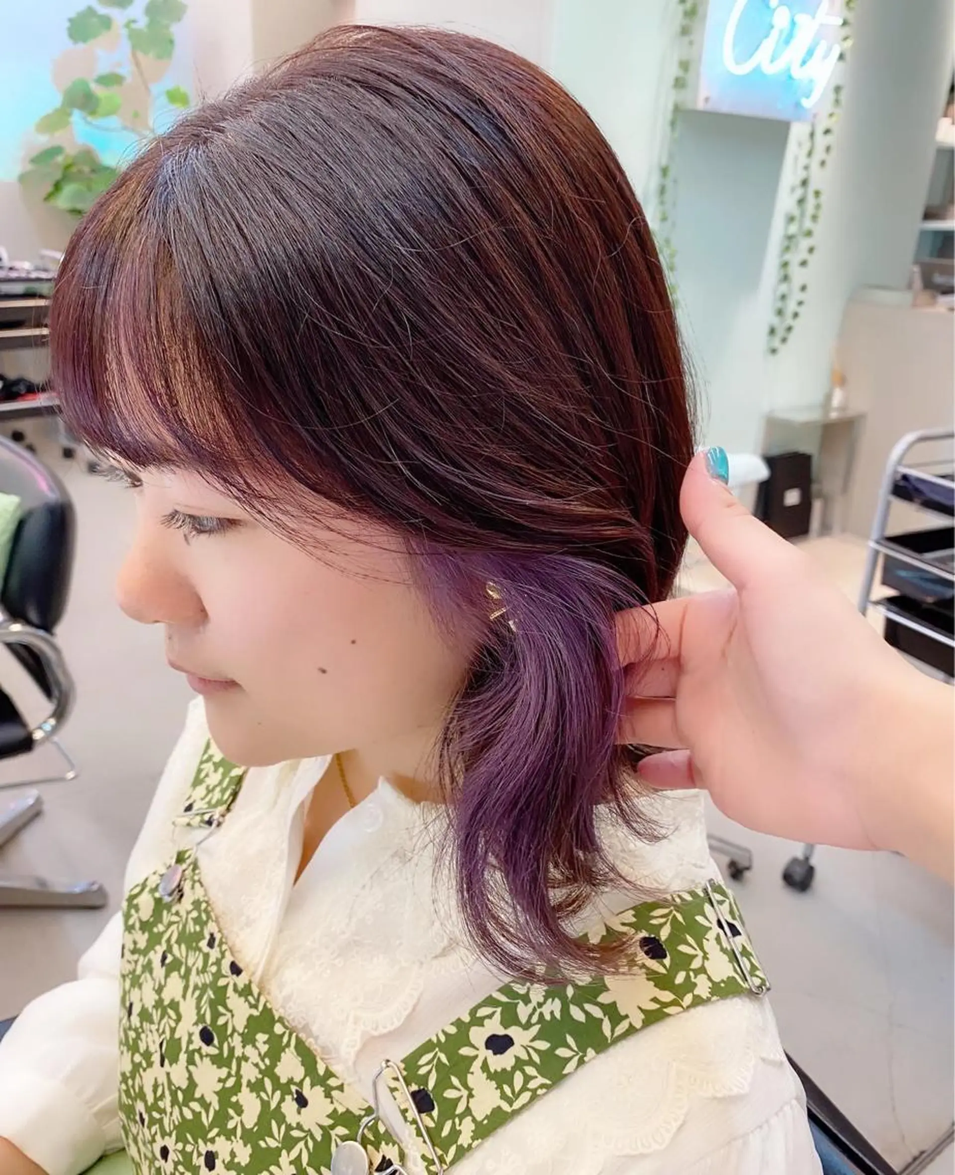 ミディアム カラー 岡野 静華のヘアスタイル