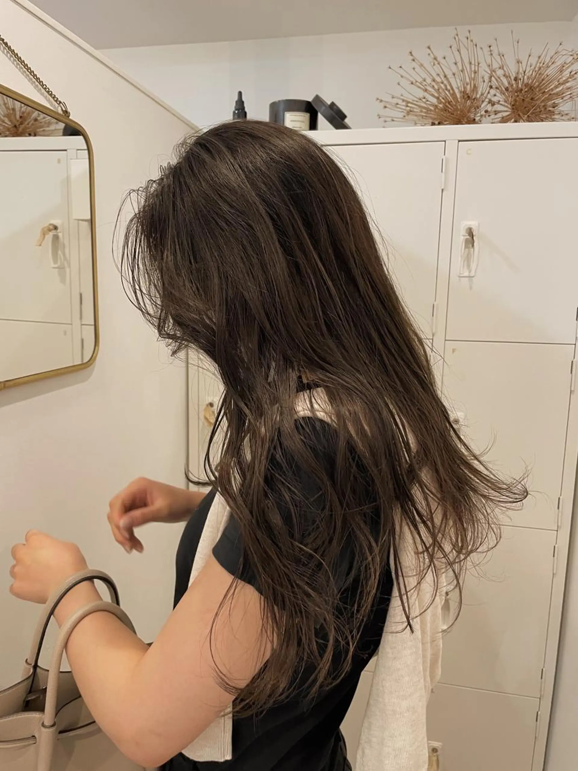 ロング カラー グレージュ イルミナカラー カット ヘアカラー トリートメント 梅田／ベージュ レイヤー／ヌマタのヘアスタイル