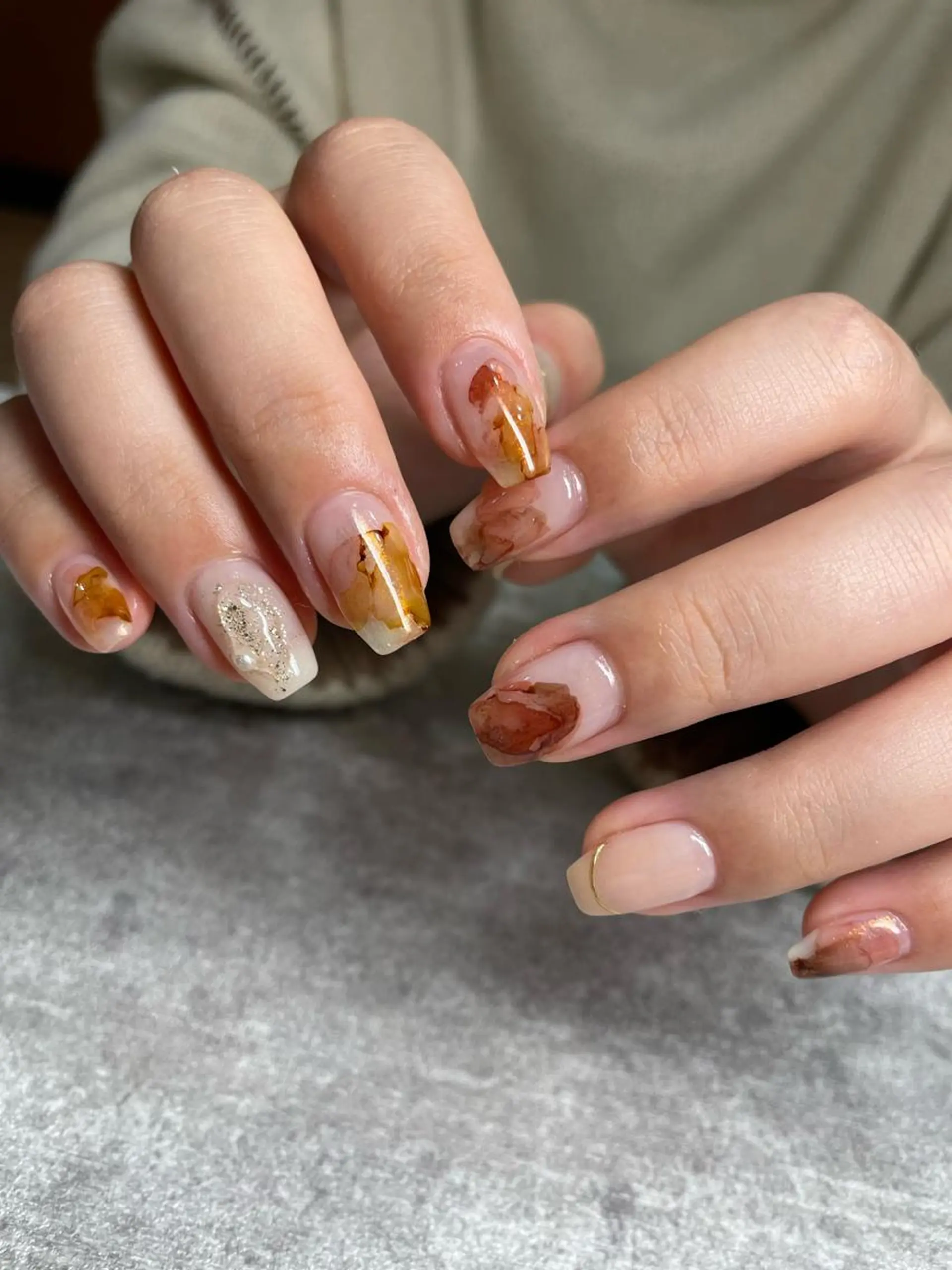 ネイル ニュアンスネイル ハンドネイル フットネイル with hues AYAのネイルデザイン