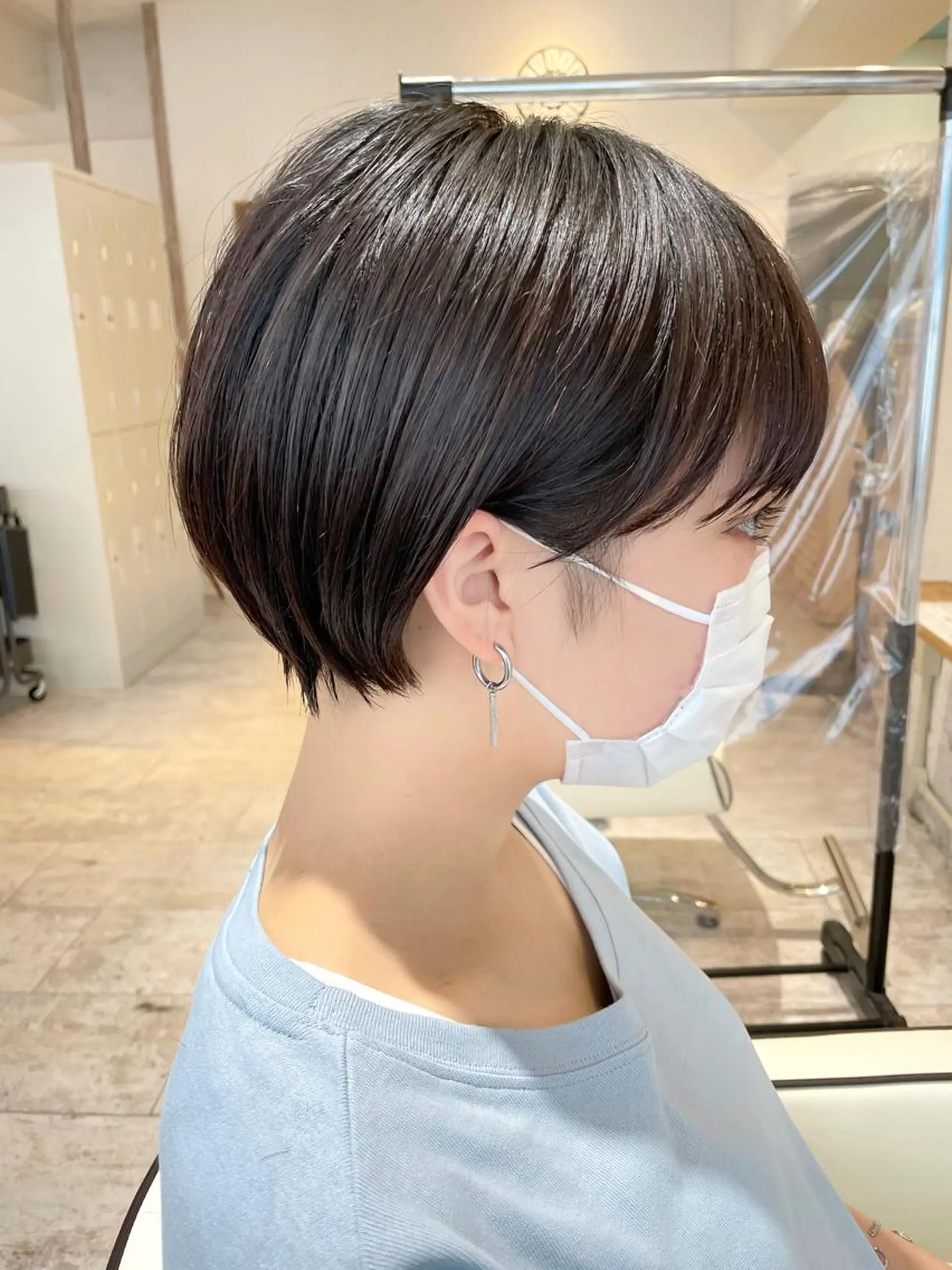 ショート esse大阪茶屋町店所属・レイヤーカット 新井田陽寿のヘアスタイル