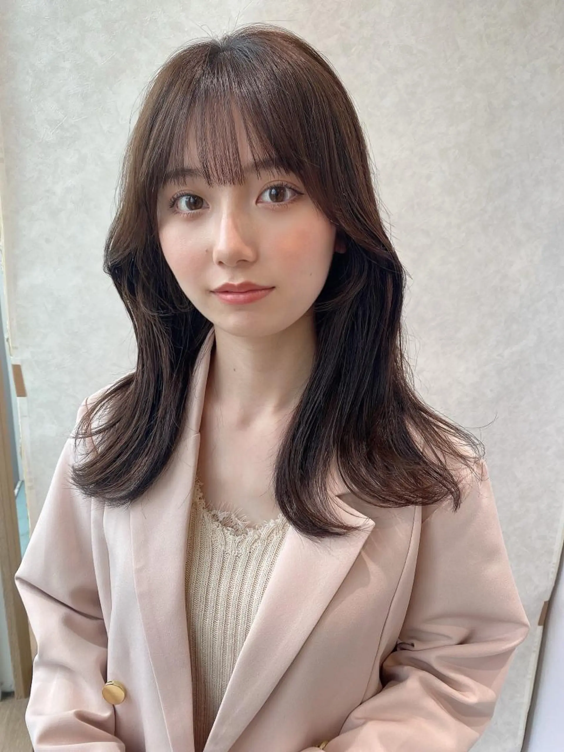 ミディアム カラー ミディアムレイヤー ベージュカラー ブラウンカラー くびれヘア 顔周りカット 顔周り/くびれヘア 韓国ヘア💕風間るなのヘアスタイル