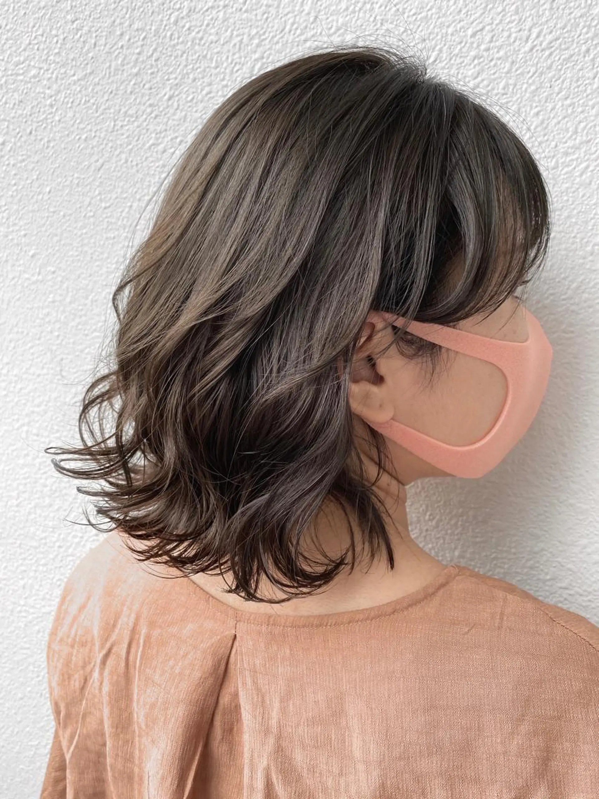 セミロング カラー ブリーチ koheiのヘアスタイル