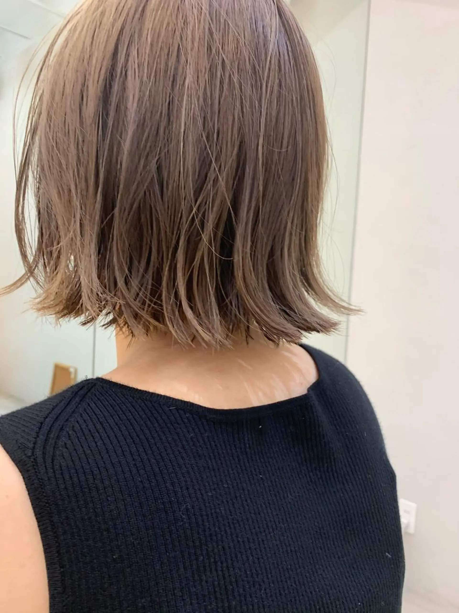 ショート カラー ハイトーンカラー ボブ 外ハネヘア sakoda shunkiのヘアスタイル