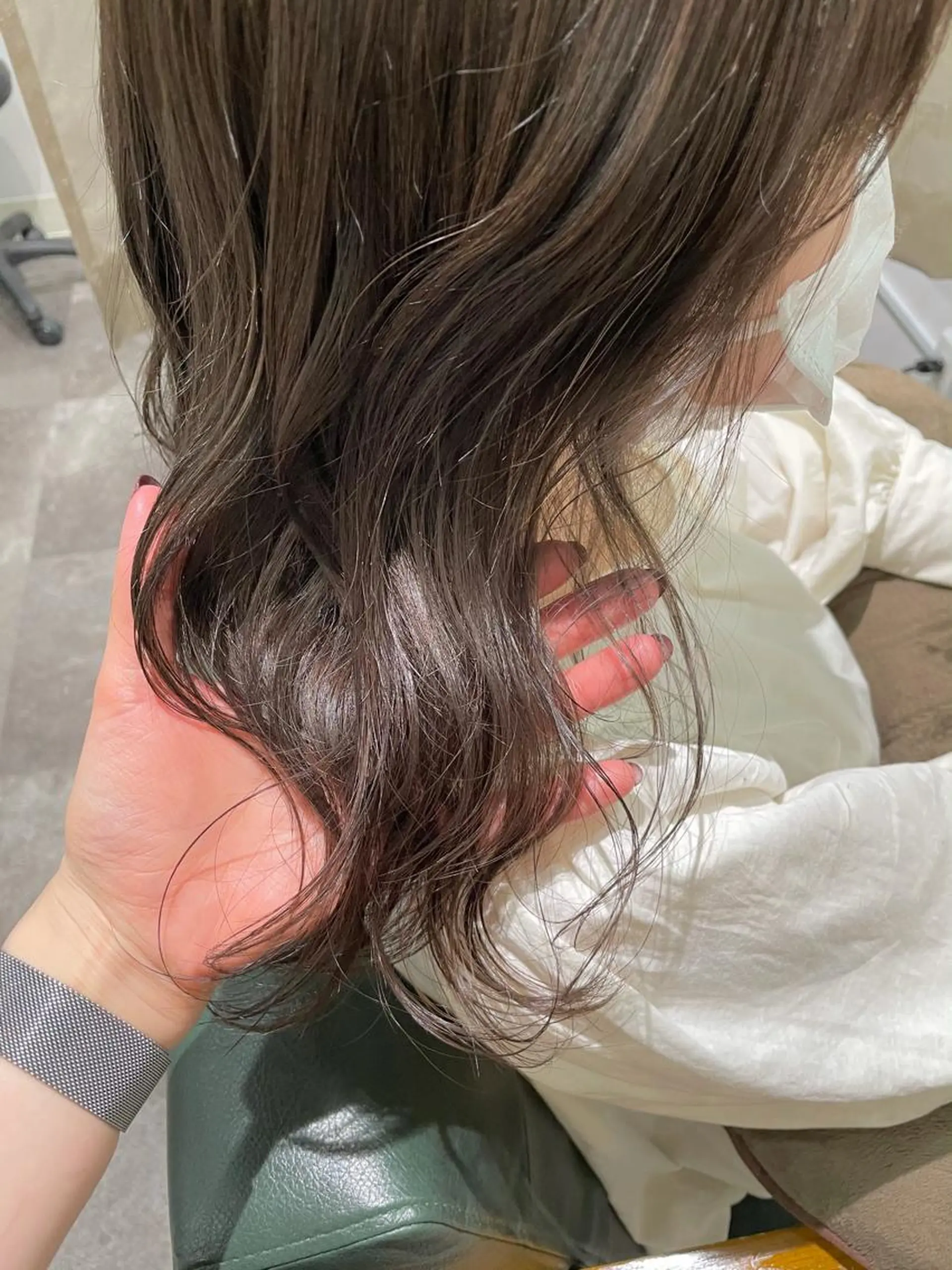 ミディアム カラー 透明感カラー ayaka 髪質改善レイヤーのヘアスタイル