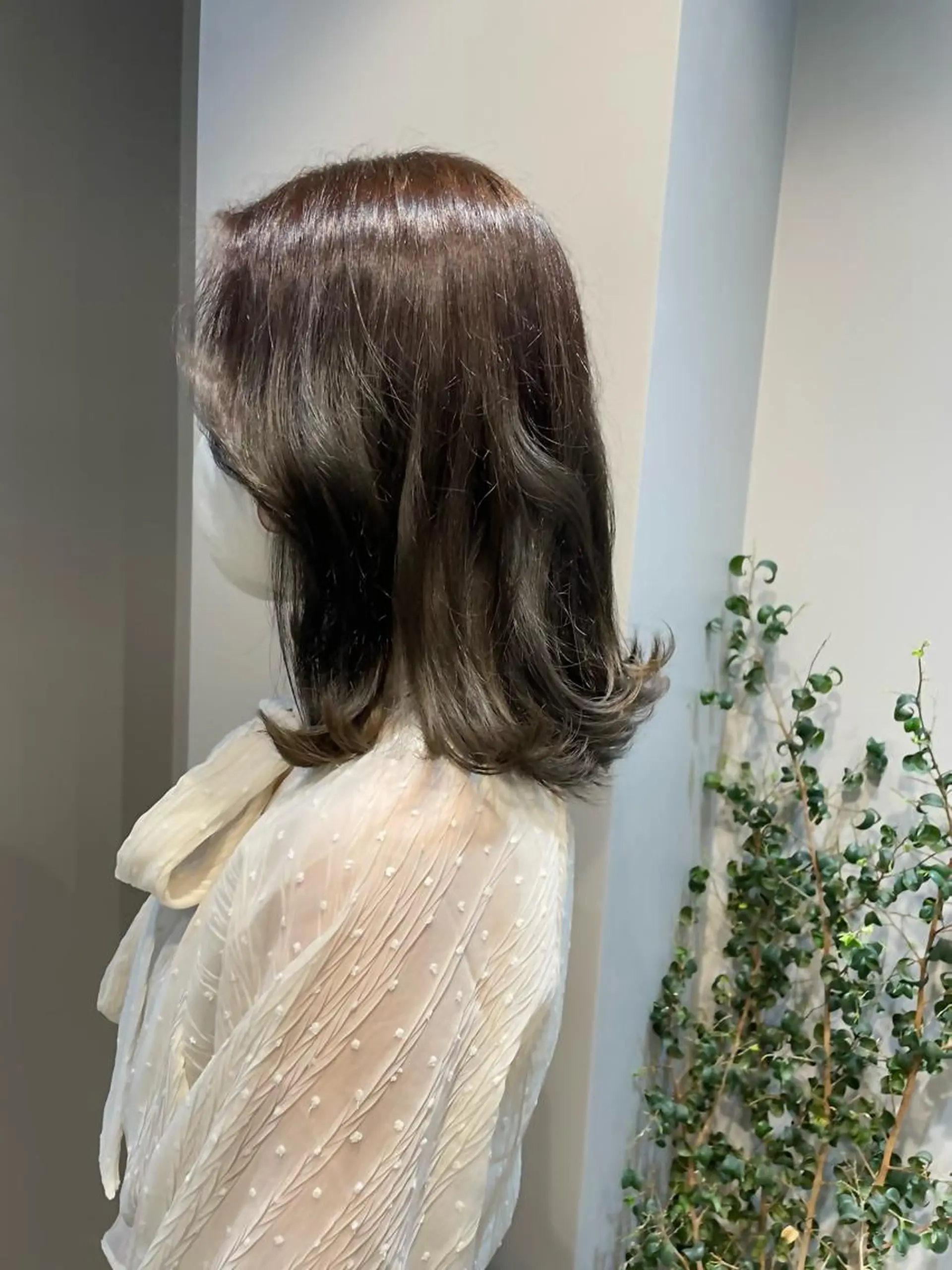 セミロング カラー グレージュ オリーブグレージュ オリーブグレー Loma ミレイのヘアスタイル