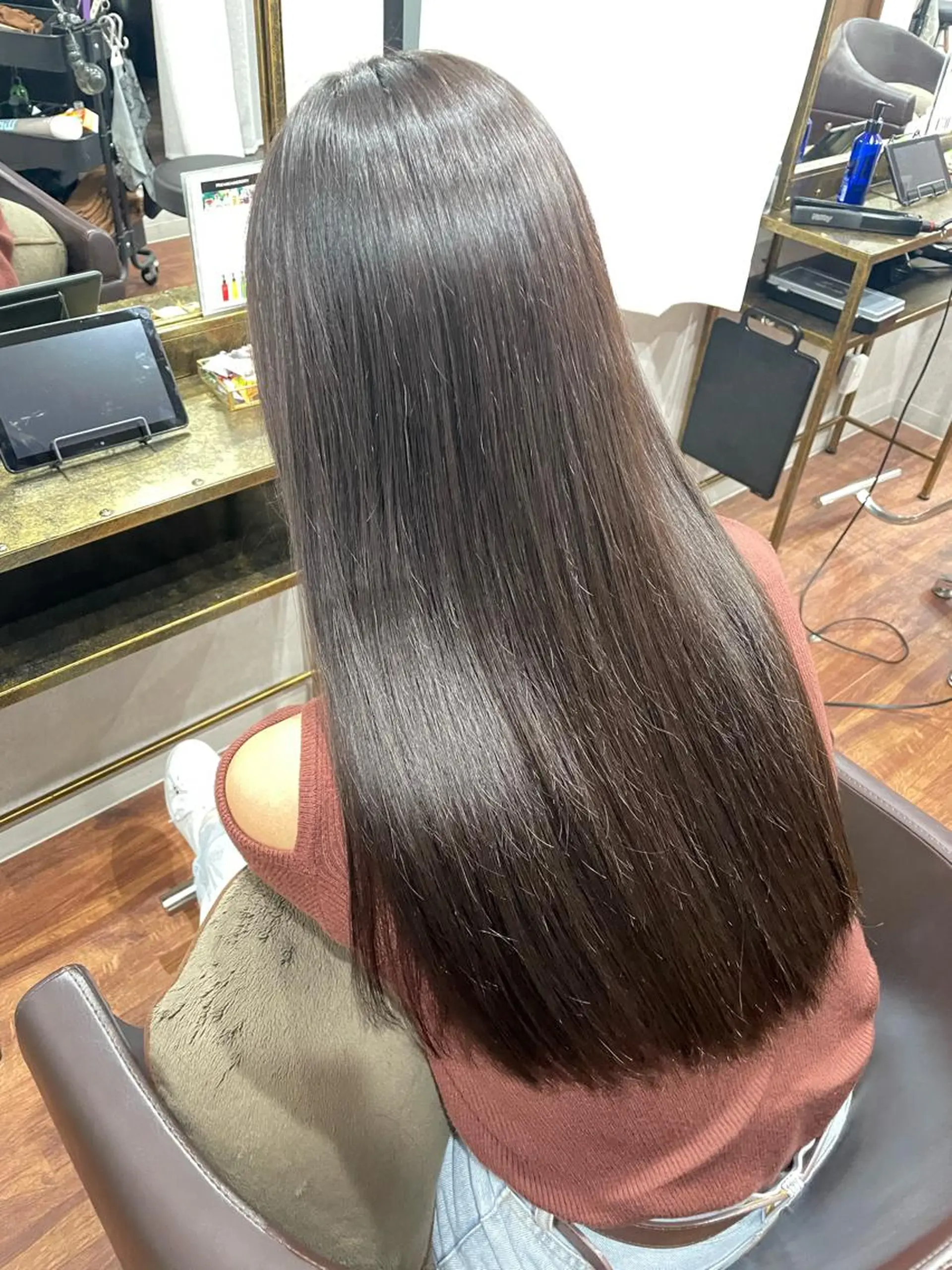 ロング カラー カット ヘアカラー トリートメント 井本翔太.髪質改善. ベージュ.グレージュのヘアスタイル