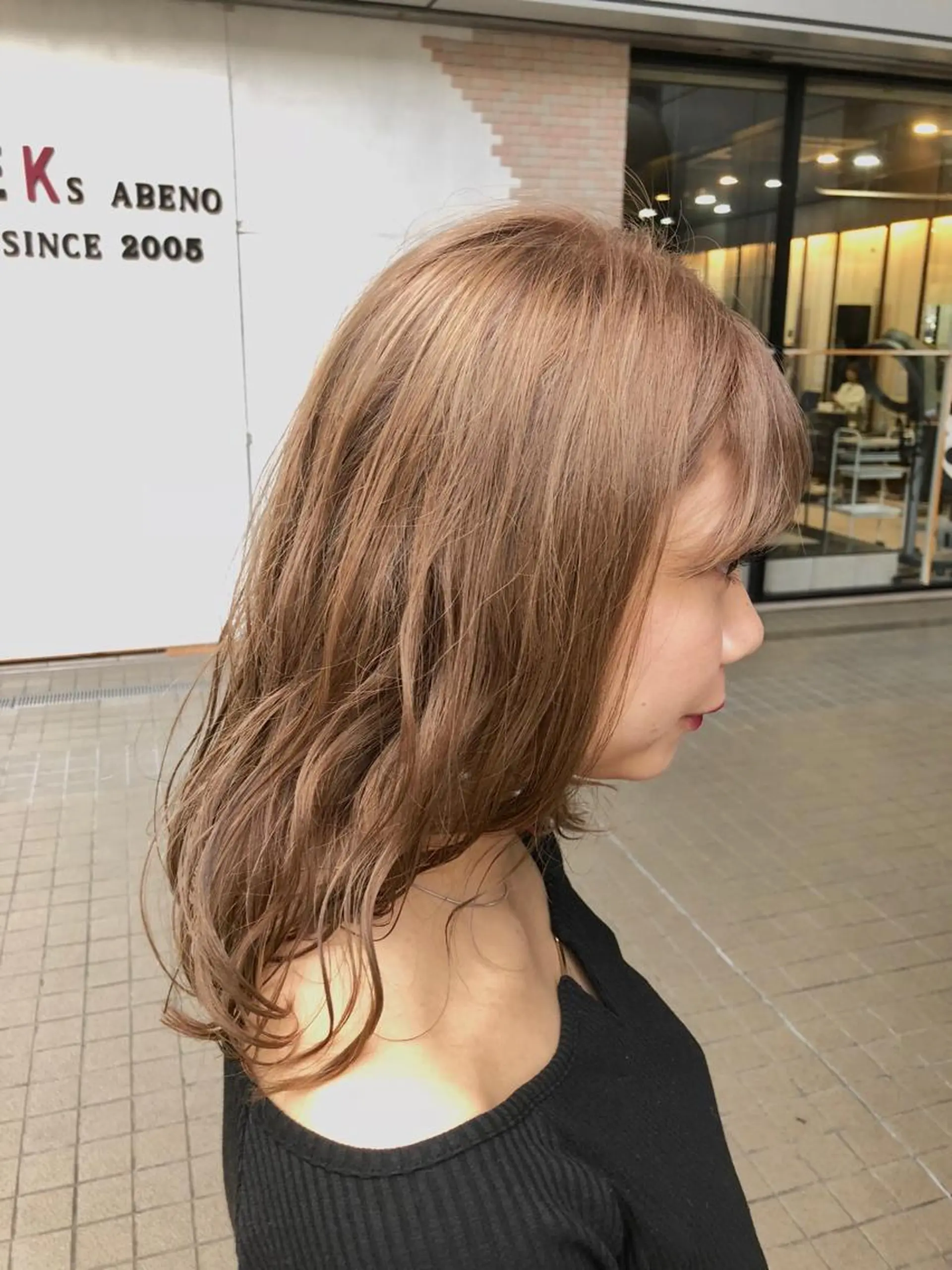 ミディアム カラー ベージュカラー ミルクティーベージュ カット ヘアカラー SHAFT Ieiriのヘアスタイル