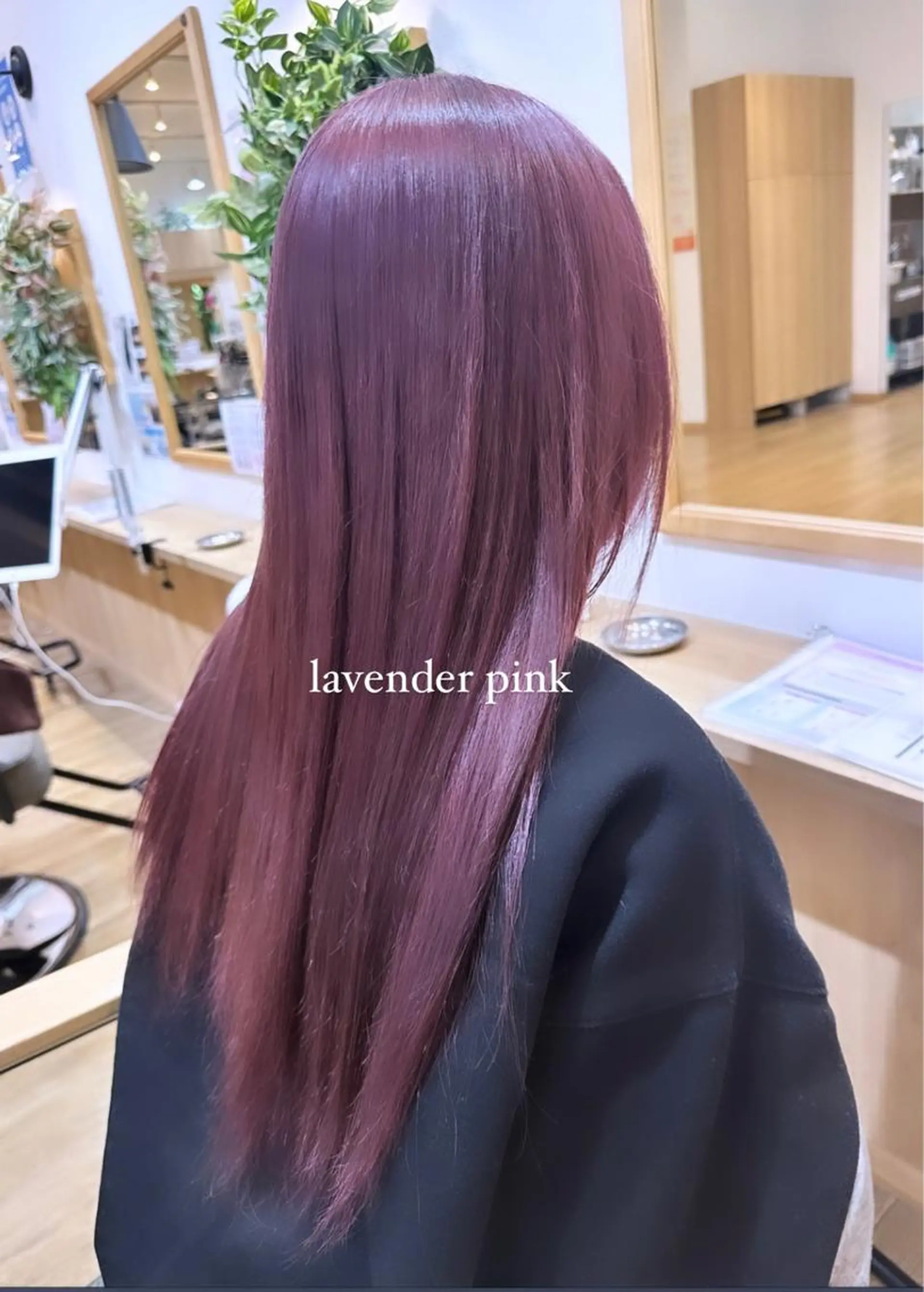 ロング カラー riah  【リア】所属・瀧優華白髪ぼかし 大人レイヤー🩵のヘアスタイル