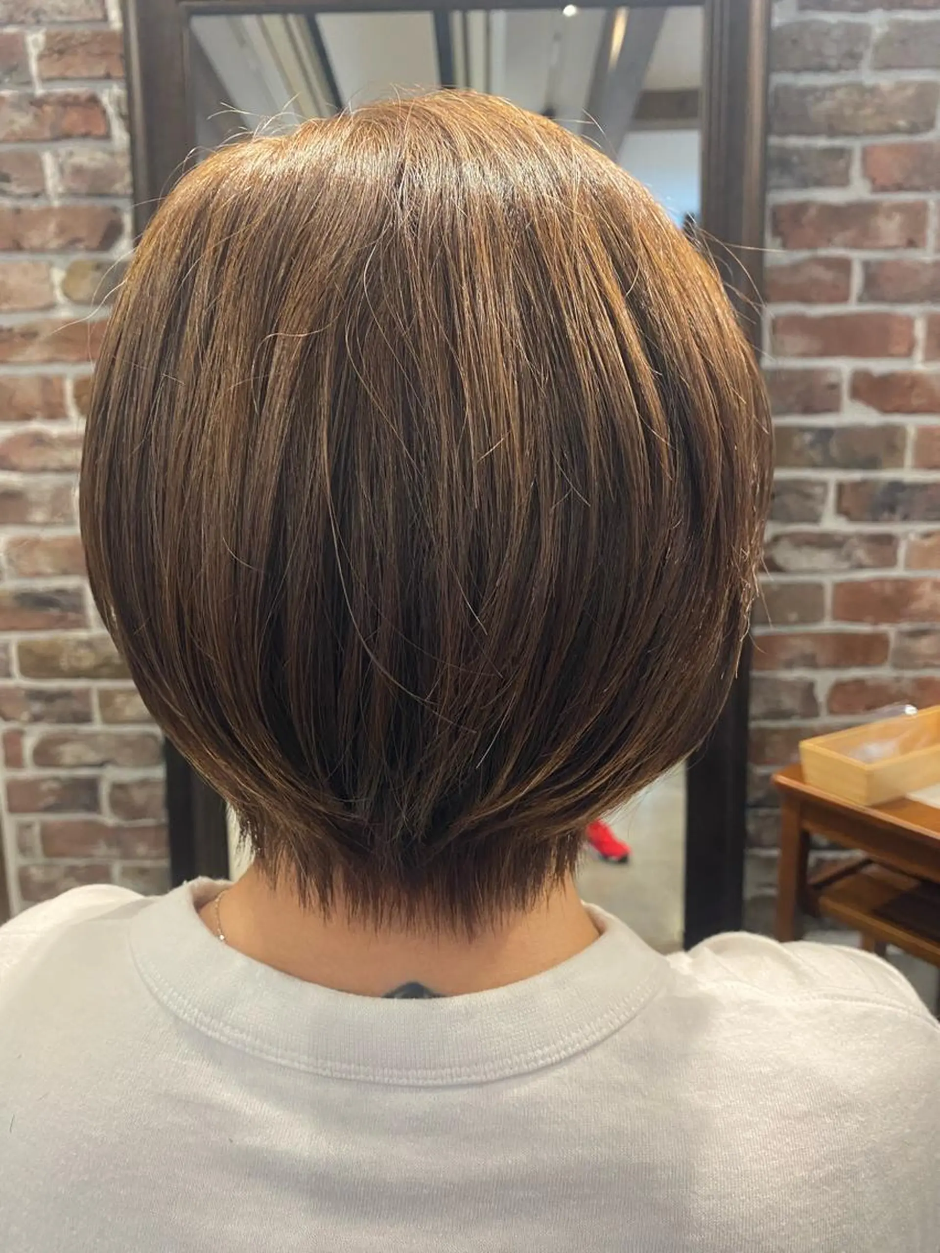 ショート カラー ショートボブ アッシュ ベージュカラー ボブ ショートヘア 沖田 舞衣のヘアスタイル