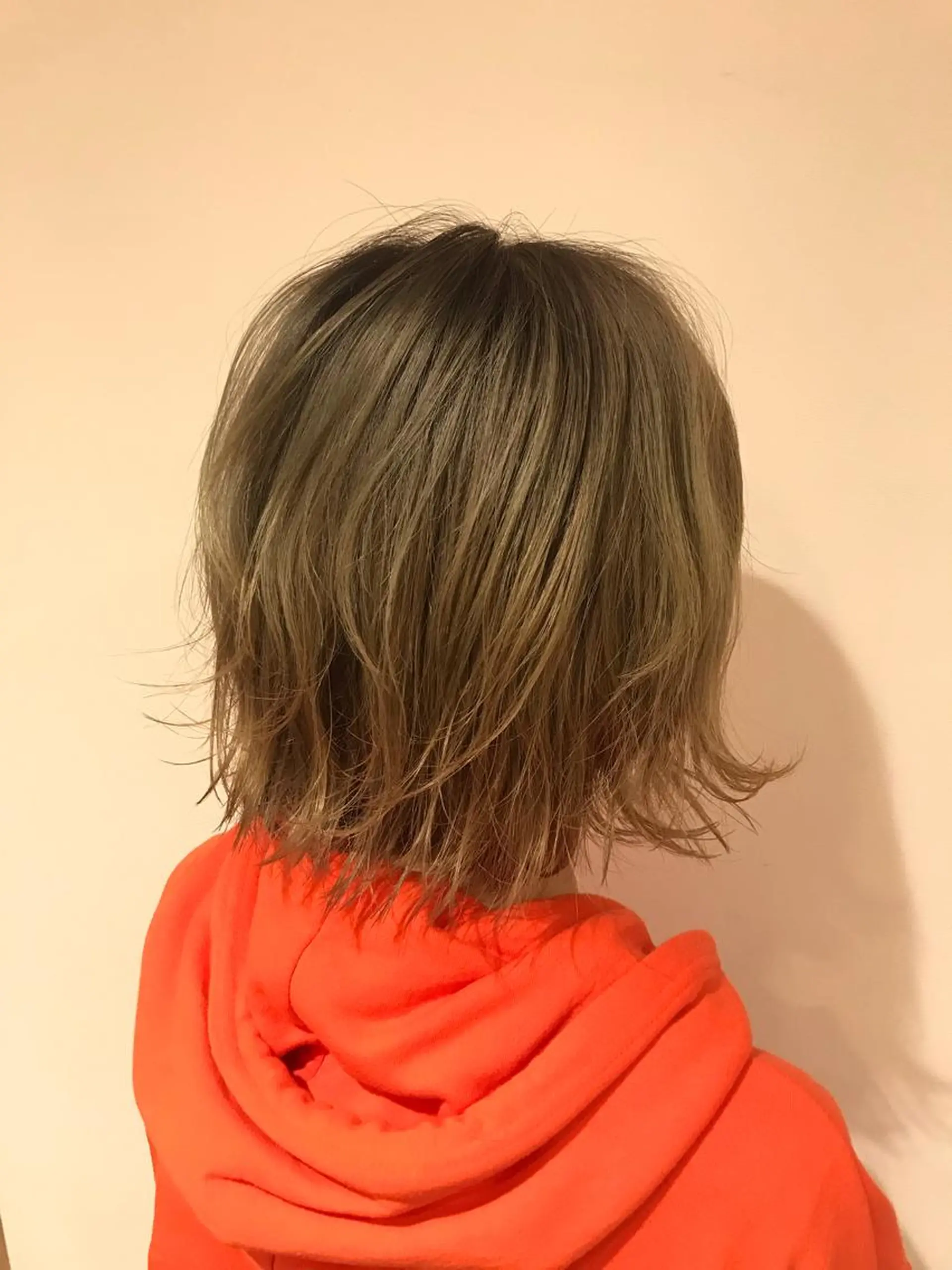 ショート カラー アッシュ アッシュグレー アッシュグレージュ バレイヤージュ ベージュカラー AMI Hair supply所属・髪質改善カラー韓国風 レイヤーtudaのヘアスタイル