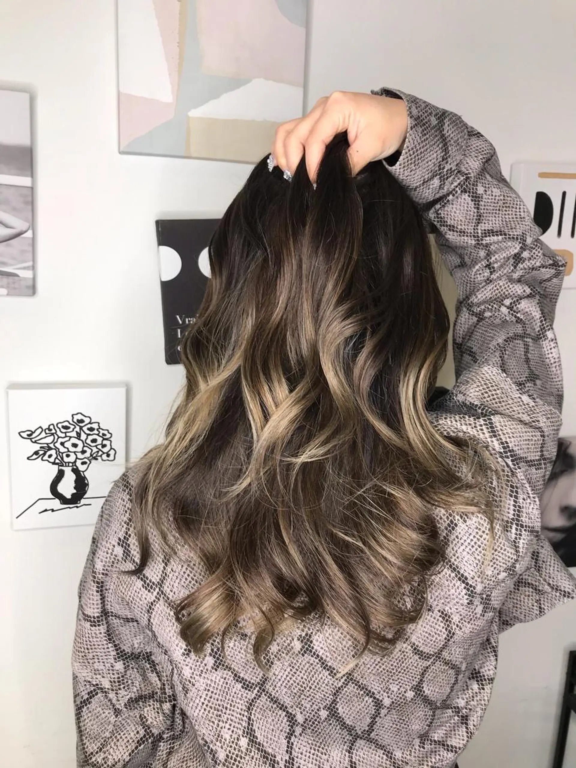 ロング カラー グラデーションカラー ハイライトカラー ハイライト ヘアカラー トリートメント shi hoのヘアスタイル