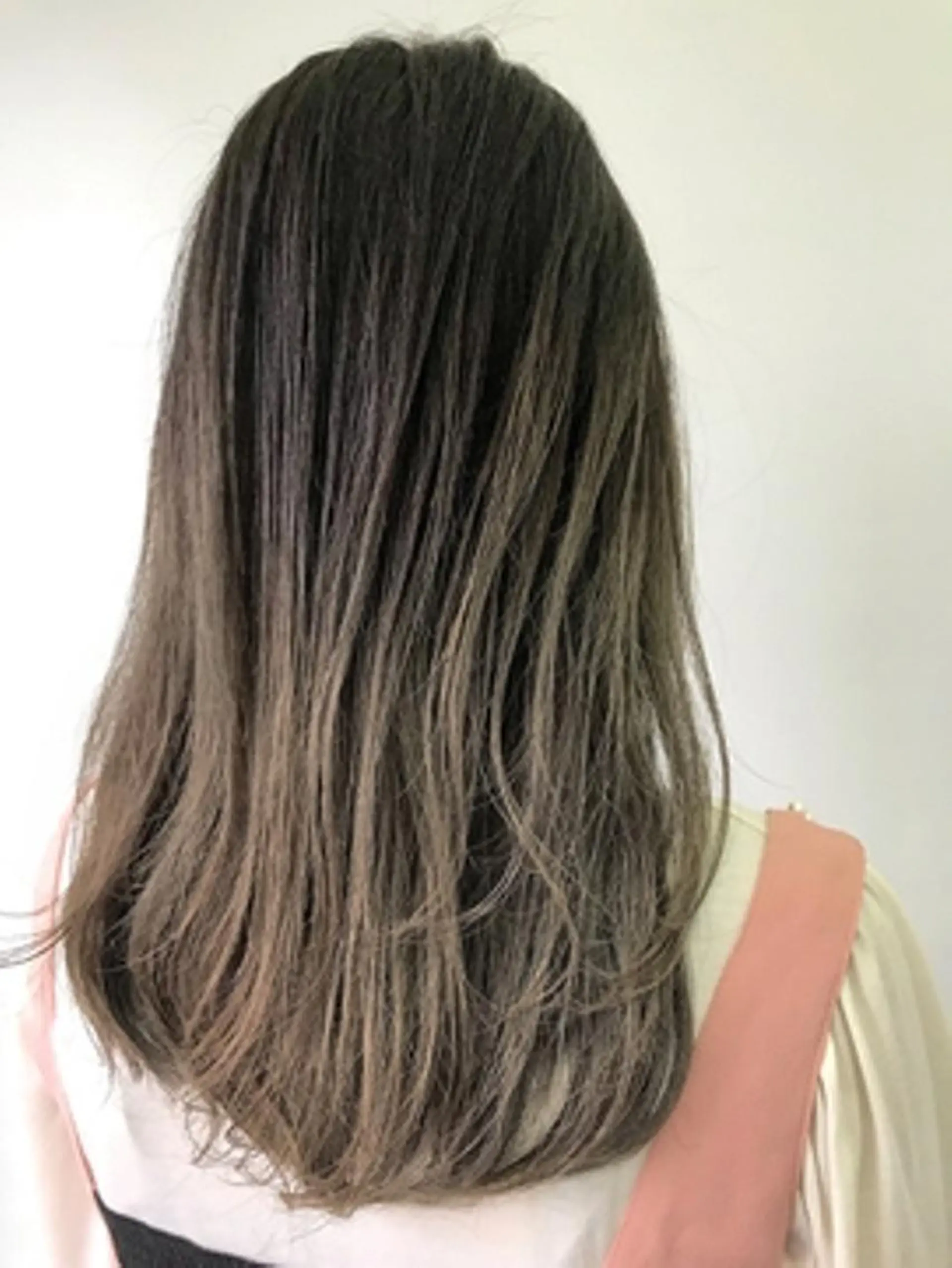 ロング カラー グラデーションカラー グレージュ ヘアカラー トリートメント 🌈ぷる艶カラー🌈 髪質改善👑柳沼尚貴のヘアスタイル