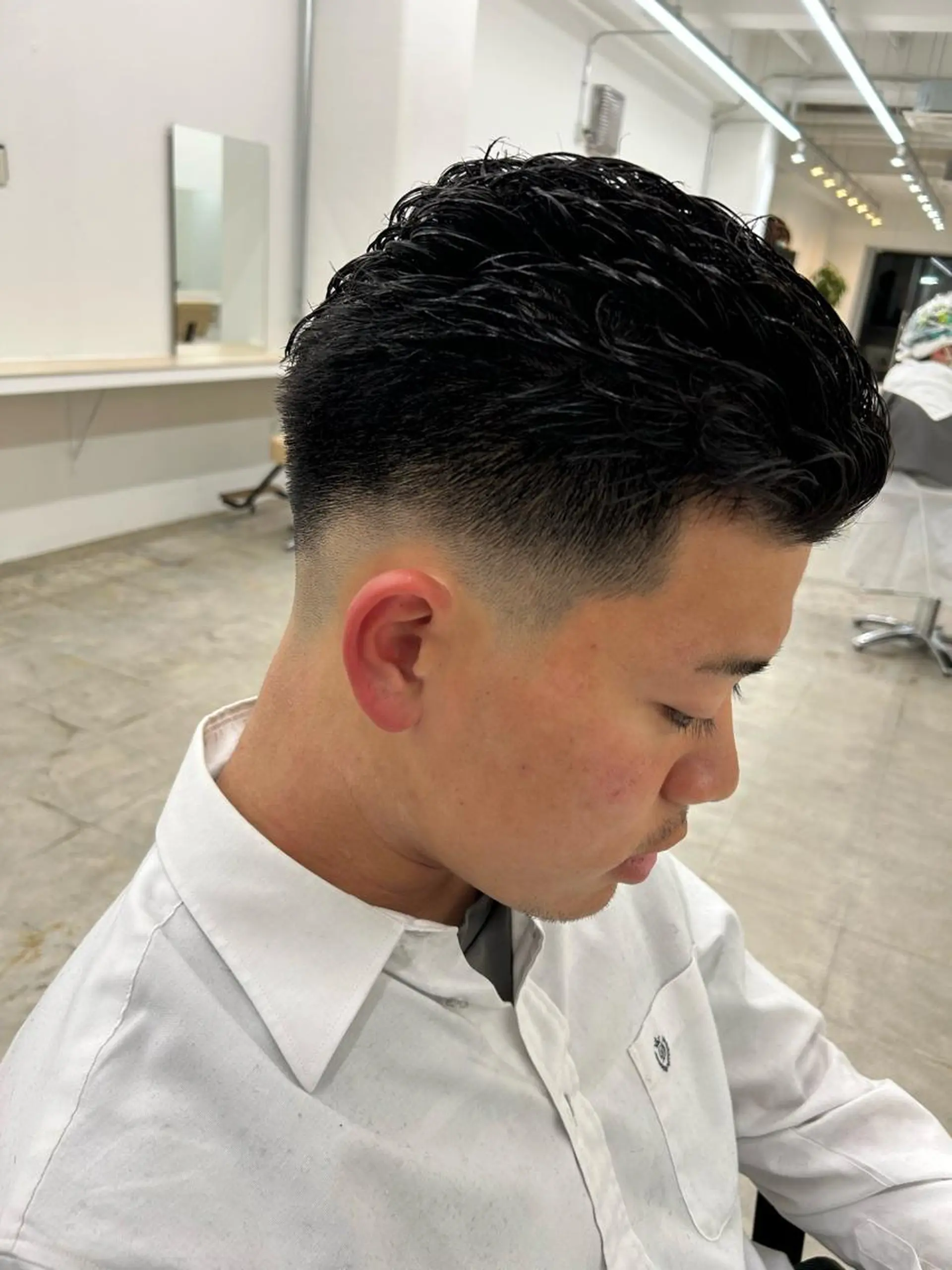 ショート パーマ メンズ オールバック フェードカット スキンフェード 名駅/フェザーパーマ 韓国ヘア/森岡のヘアスタイル