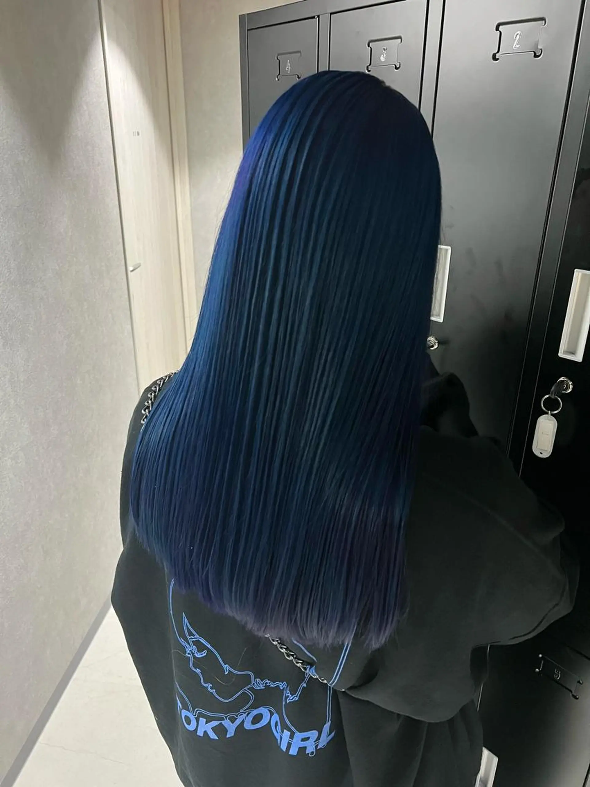 セミロング カラー ブルーカラー mimiiy梅田 中崎町ハイトーンのヘアスタイル