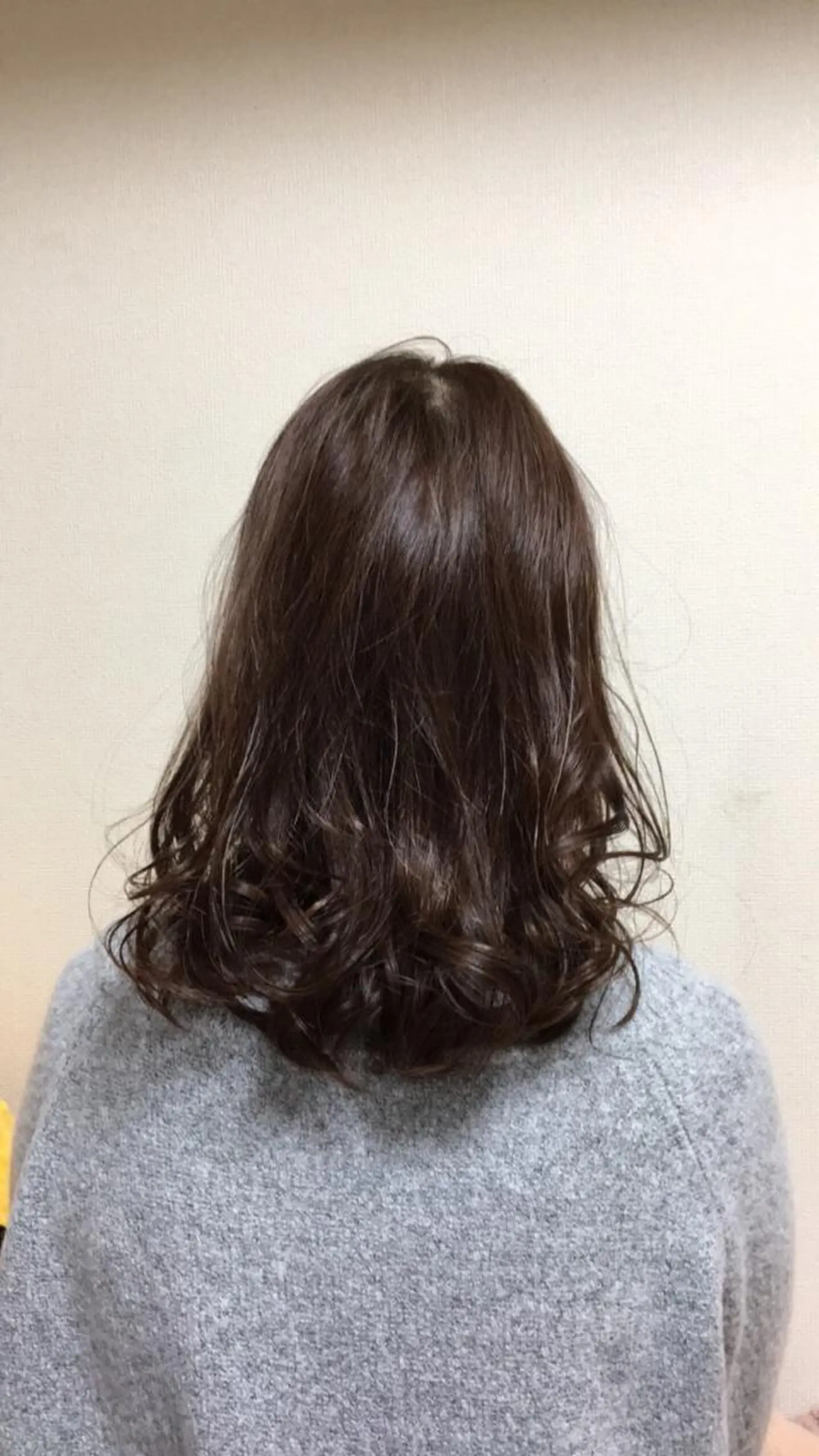 セミロング カラー 顔周りの垢抜けヘア 立山愛梨のヘアスタイル