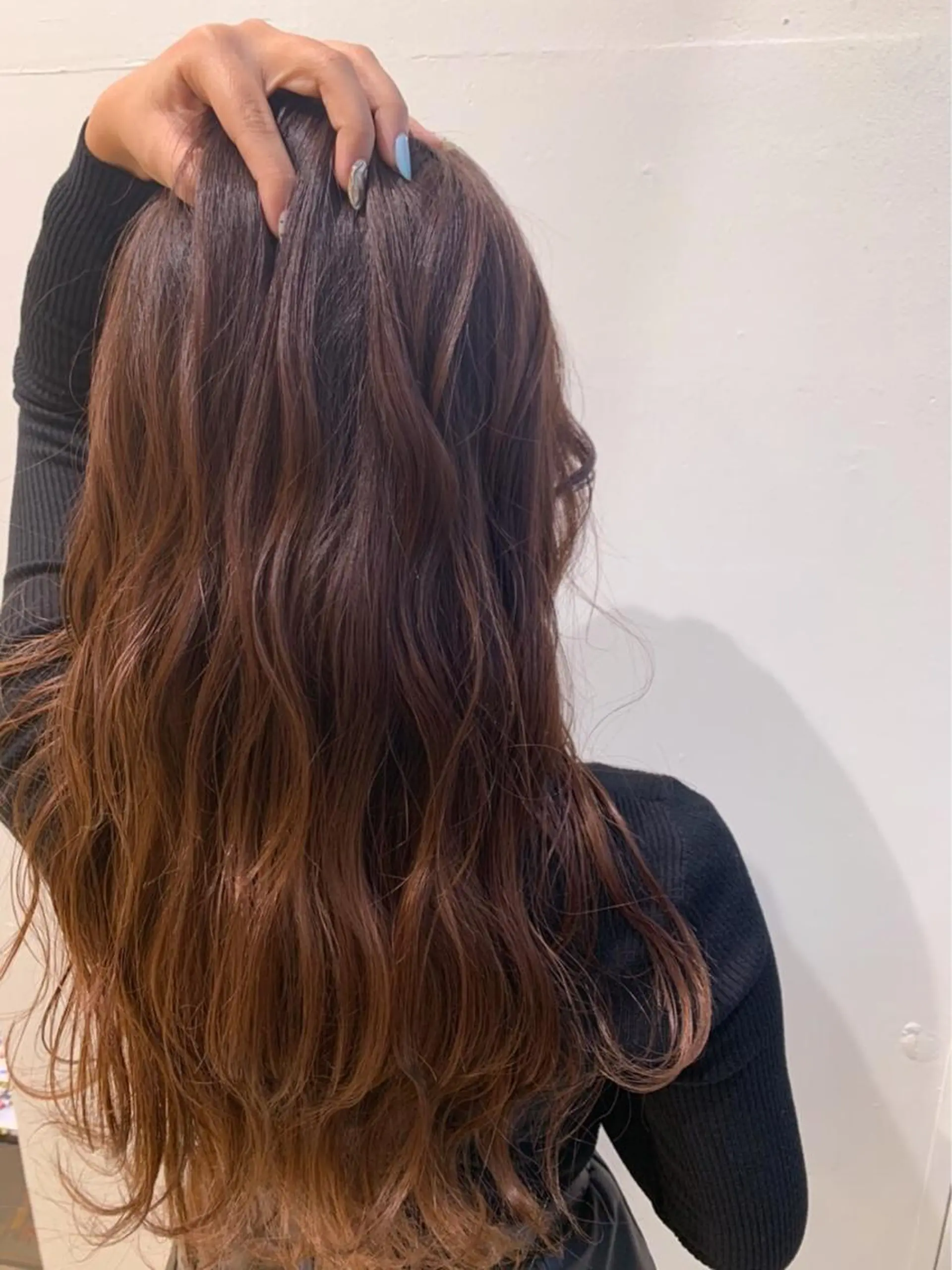 ロング カラー ブラウンカラー チョコレートブラウン ヘアカラー トリートメント エクステ/ハイトーン /インナー礒野朱里のヘアスタイル