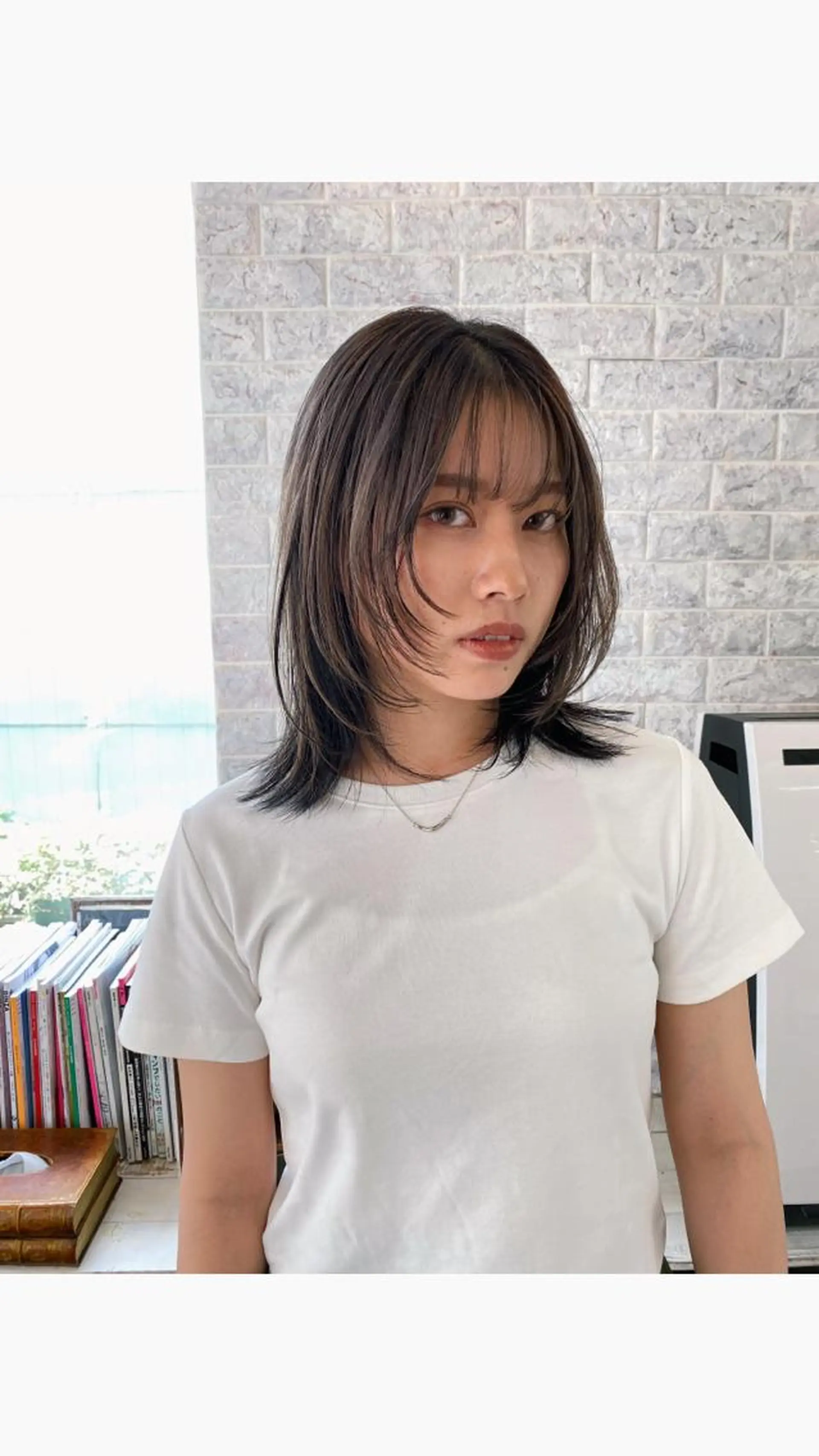 ミディアム カラー ミディアムパーマ デザインカラー グレージュ ハイライトカラー ハイトーンカラー カット ヘアカラー トリートメント レイヤーウルフ エクステ磯部のヘアスタイル