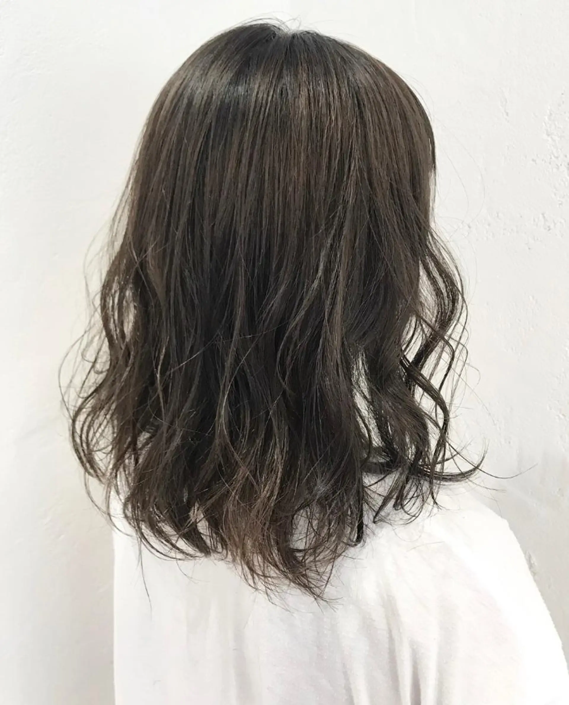 ミディアム カラー パーマ マツエク・マツパ 透明感カラー グレージュ 韓国ヘア🇰🇷/ レイヤーカット✂︎のヘアスタイル