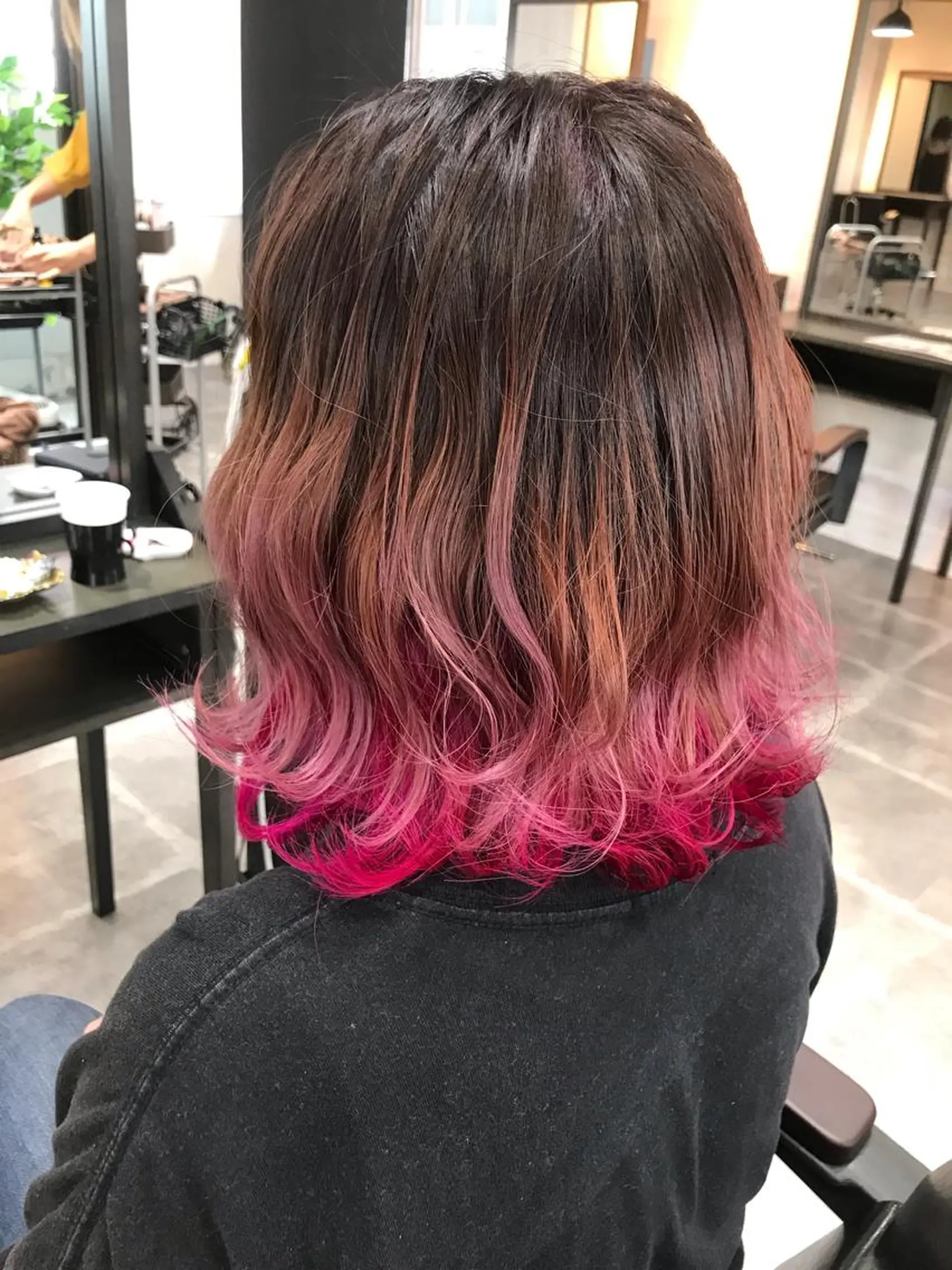 ミディアム カラー 岩谷/ブリーチ 🪽透明感カラーのヘアスタイル