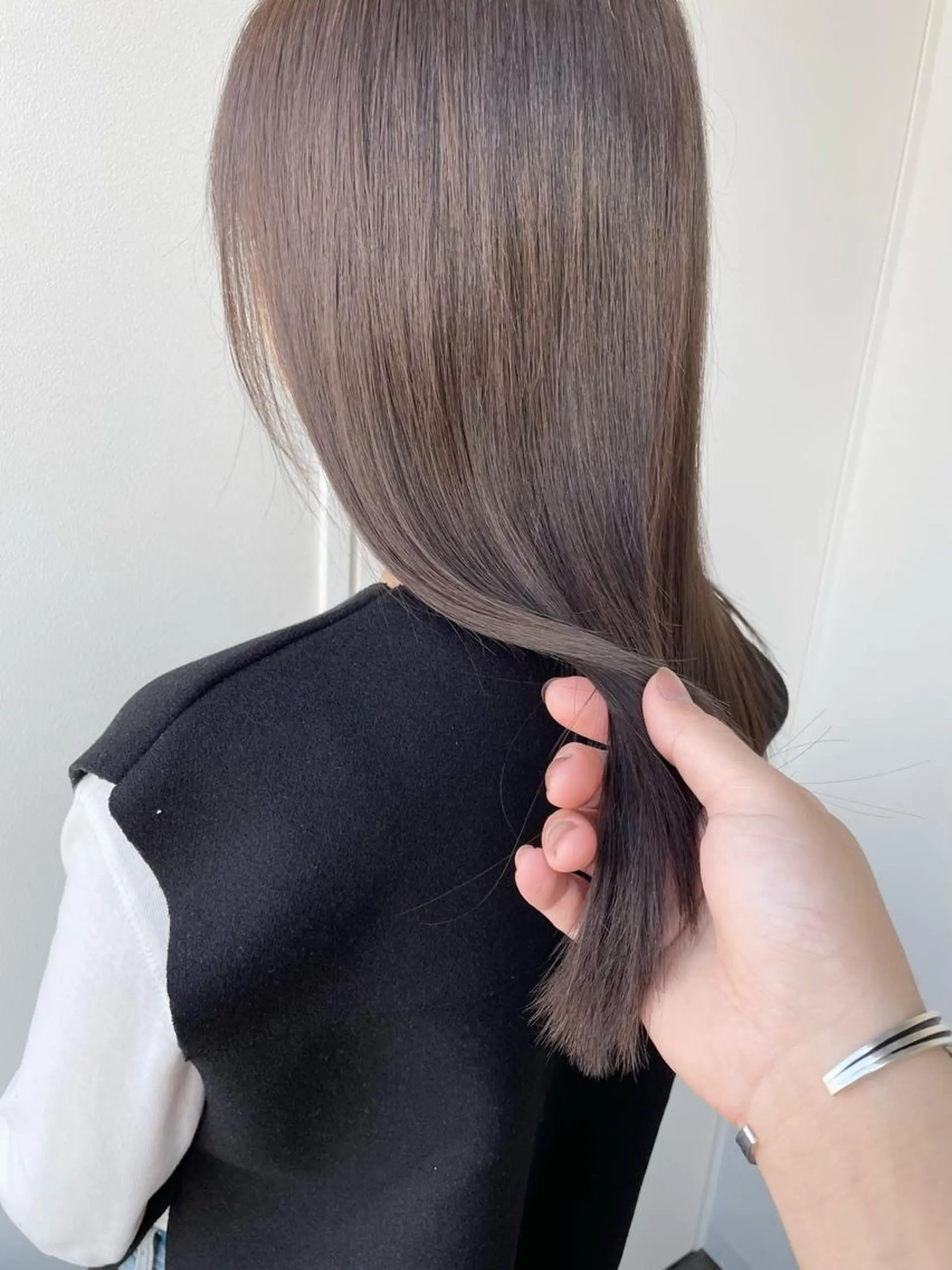 セミロング 髪質改善 赤み消しカラー山本のヘアスタイル