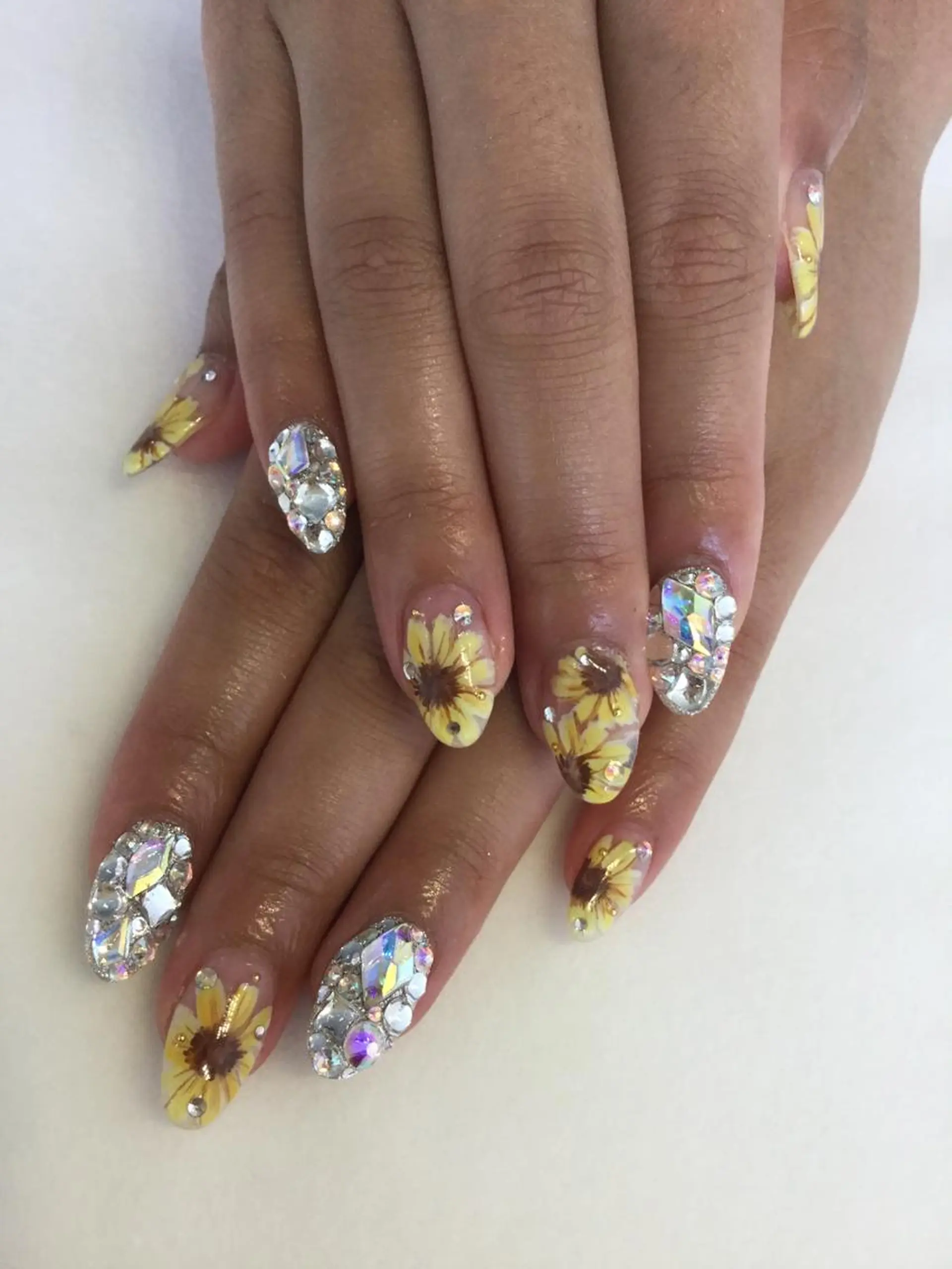 ネイル ハンドネイル 💎🐰 saki. m 🐰💎のネイルデザイン