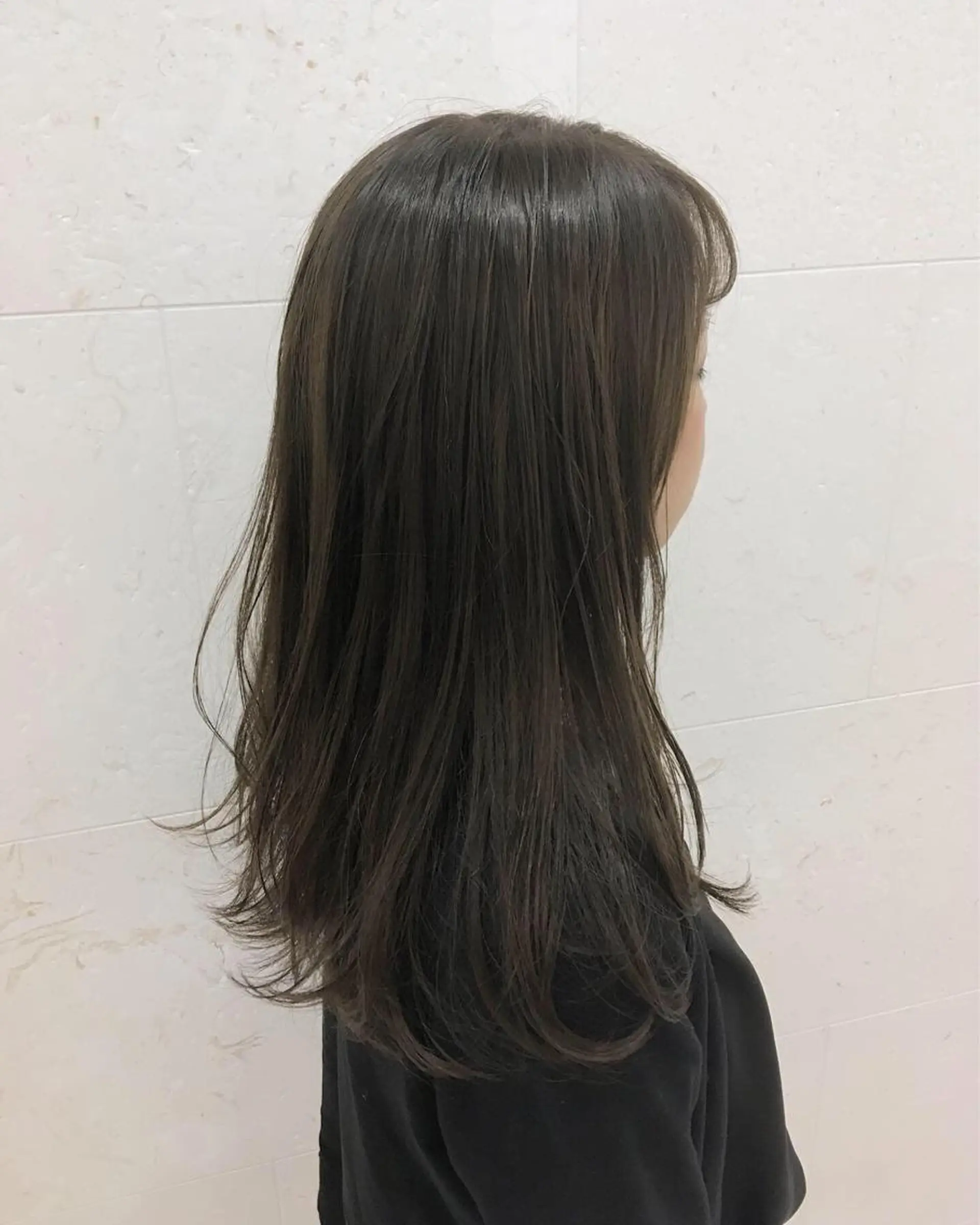 ロング カラー アッシュ ブルーカラー ブルーアッシュ レイヤーカット トリートメント カット ヘアカラー トリートメント 斉藤 貴也のヘアスタイル