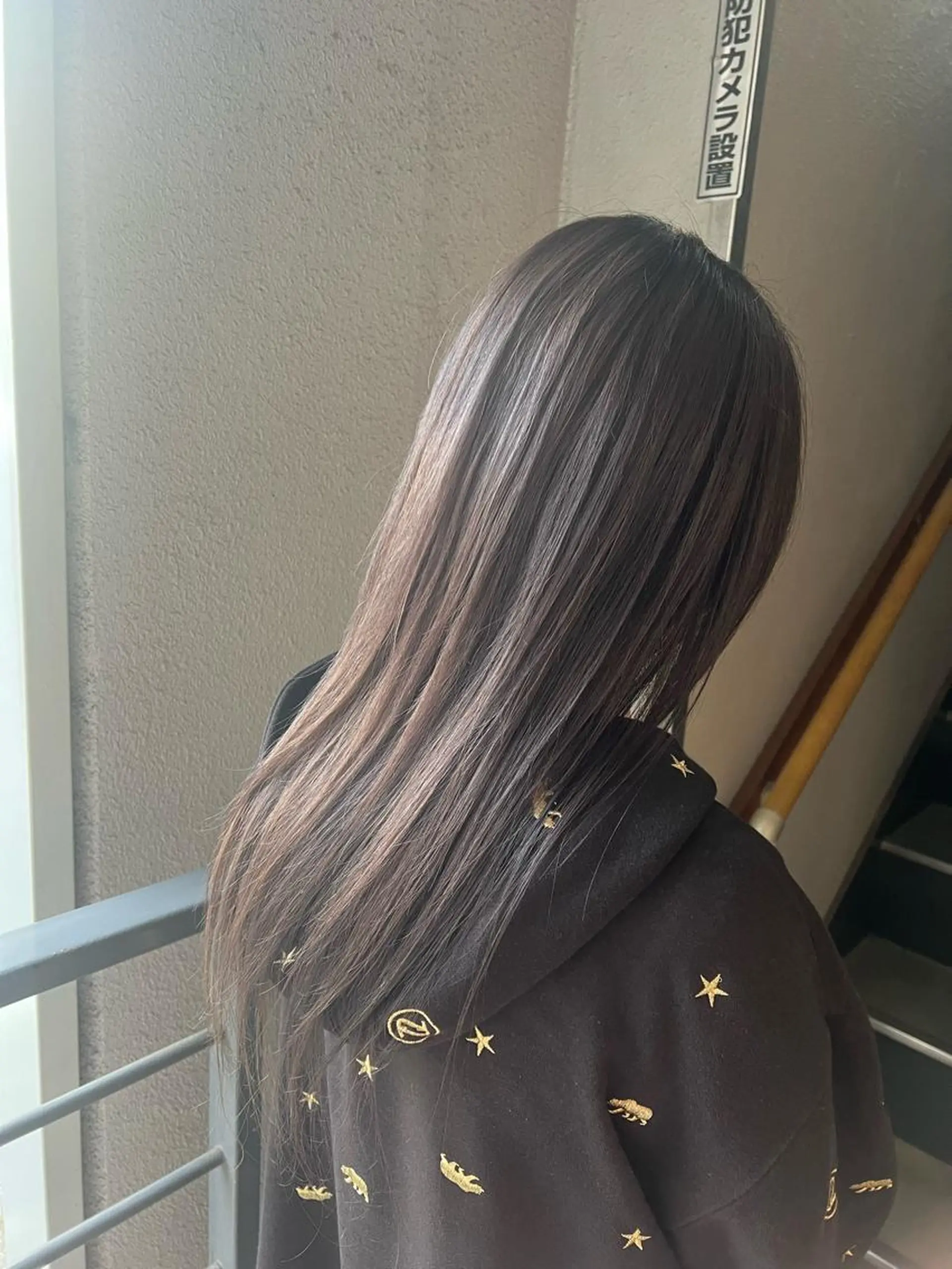 ロング カラー ブリーチ ダブルカラー シルバー ヘアカラー トリートメント Kazu .Kのヘアスタイル