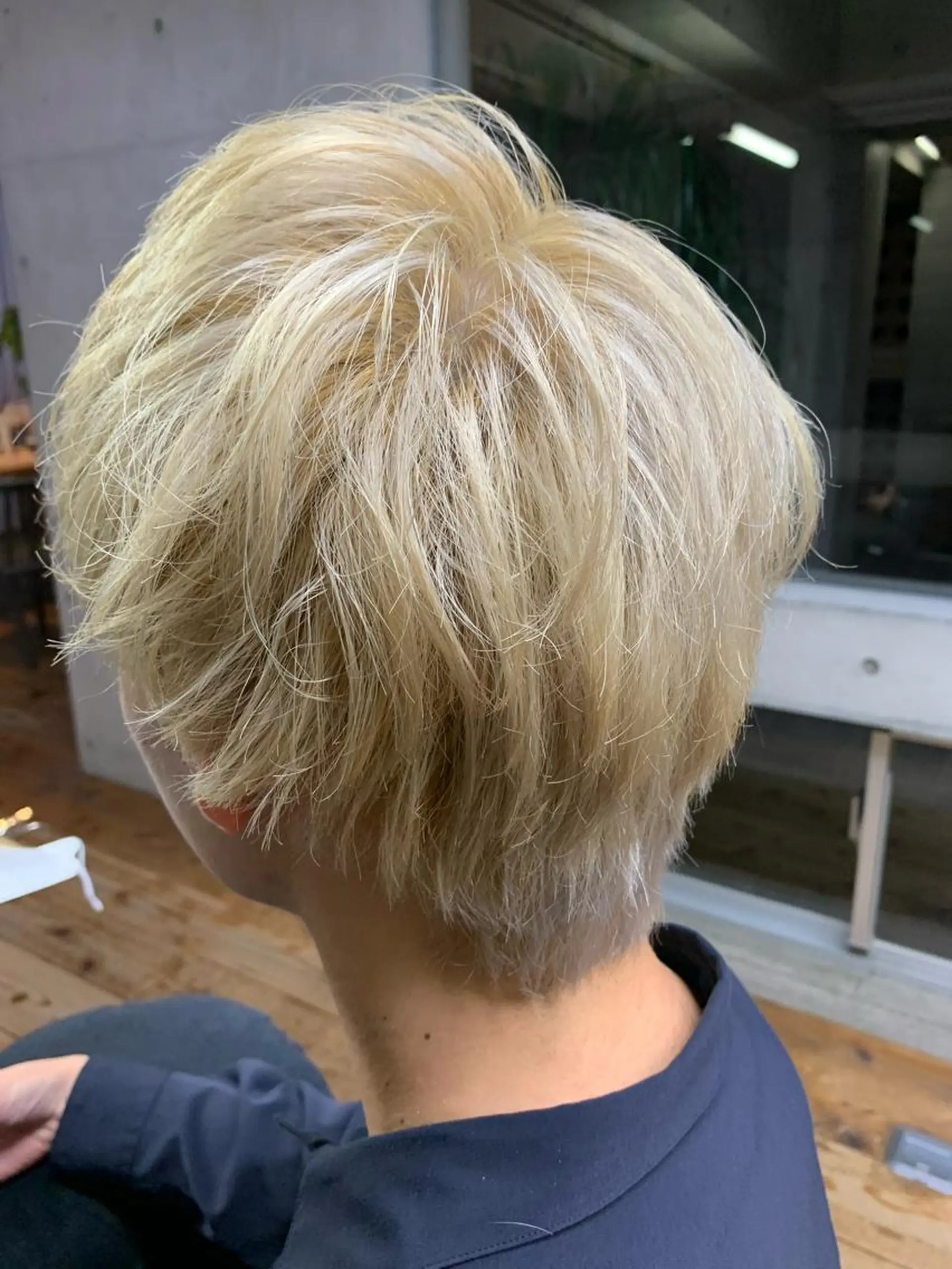 カラー メンズ メンズブリーチ メンズハイトーン ブリーチ ブロンド ハイトーンカラー 西岡 優太のヘアスタイル